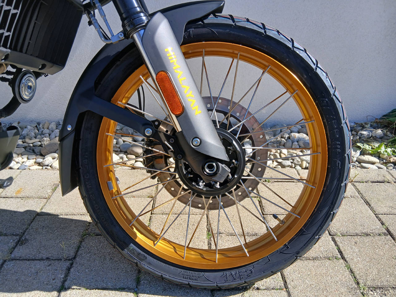 ROYAL ENFIELD Himalayan 452 Tubeless-showroom-element-3