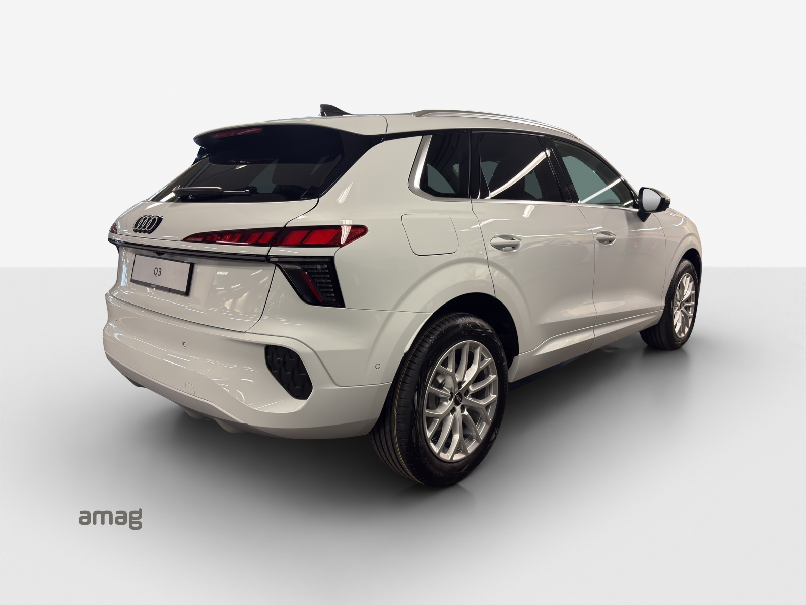 AUDI Q3 SUV 110 kW TFSI S tronic-image-4