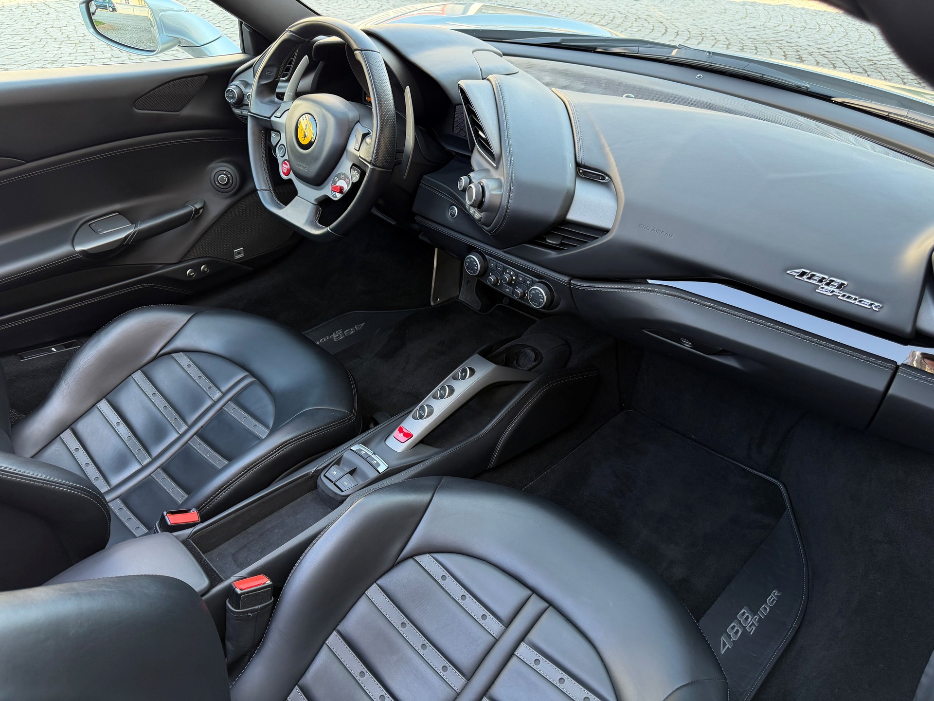 FERRARI 488 Spider-image-11