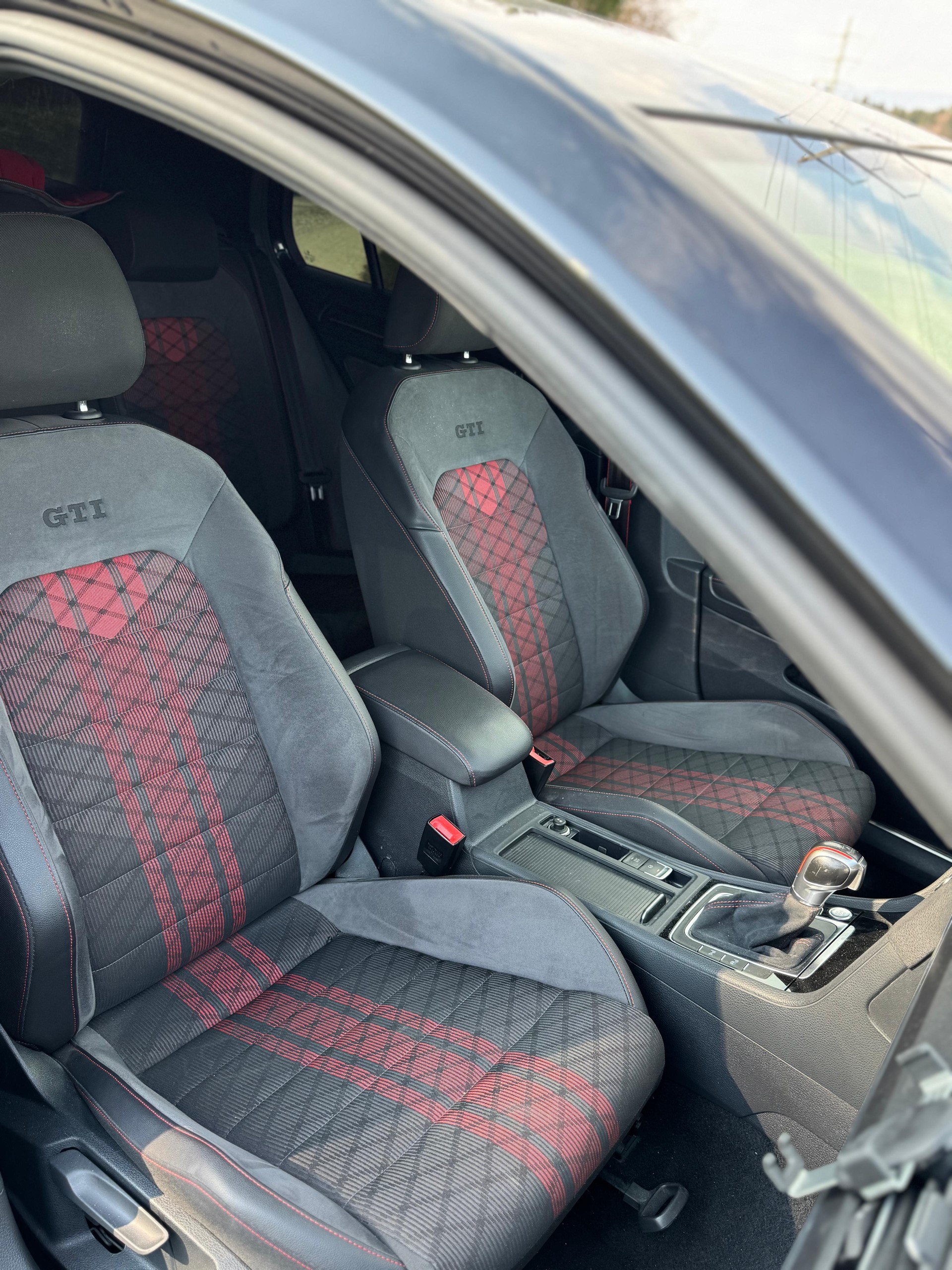VW Golf 2.0 TSI GTI TCR DSG-image-8