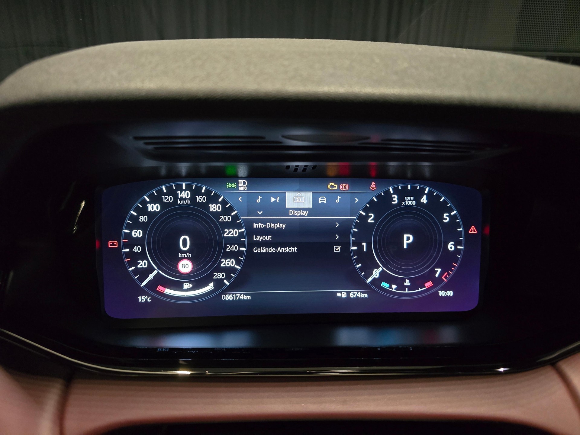 LAND ROVER Range Rover Evoque 2.0 T 250 R-Dynamic HSE-image-8