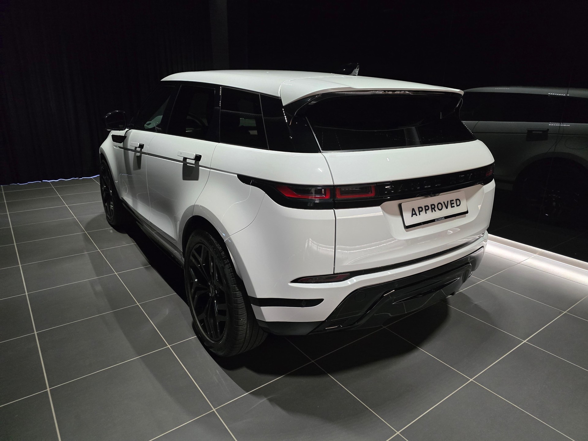 LAND ROVER Range Rover Evoque 2.0 T 250 R-Dynamic HSE-showroom-element-2