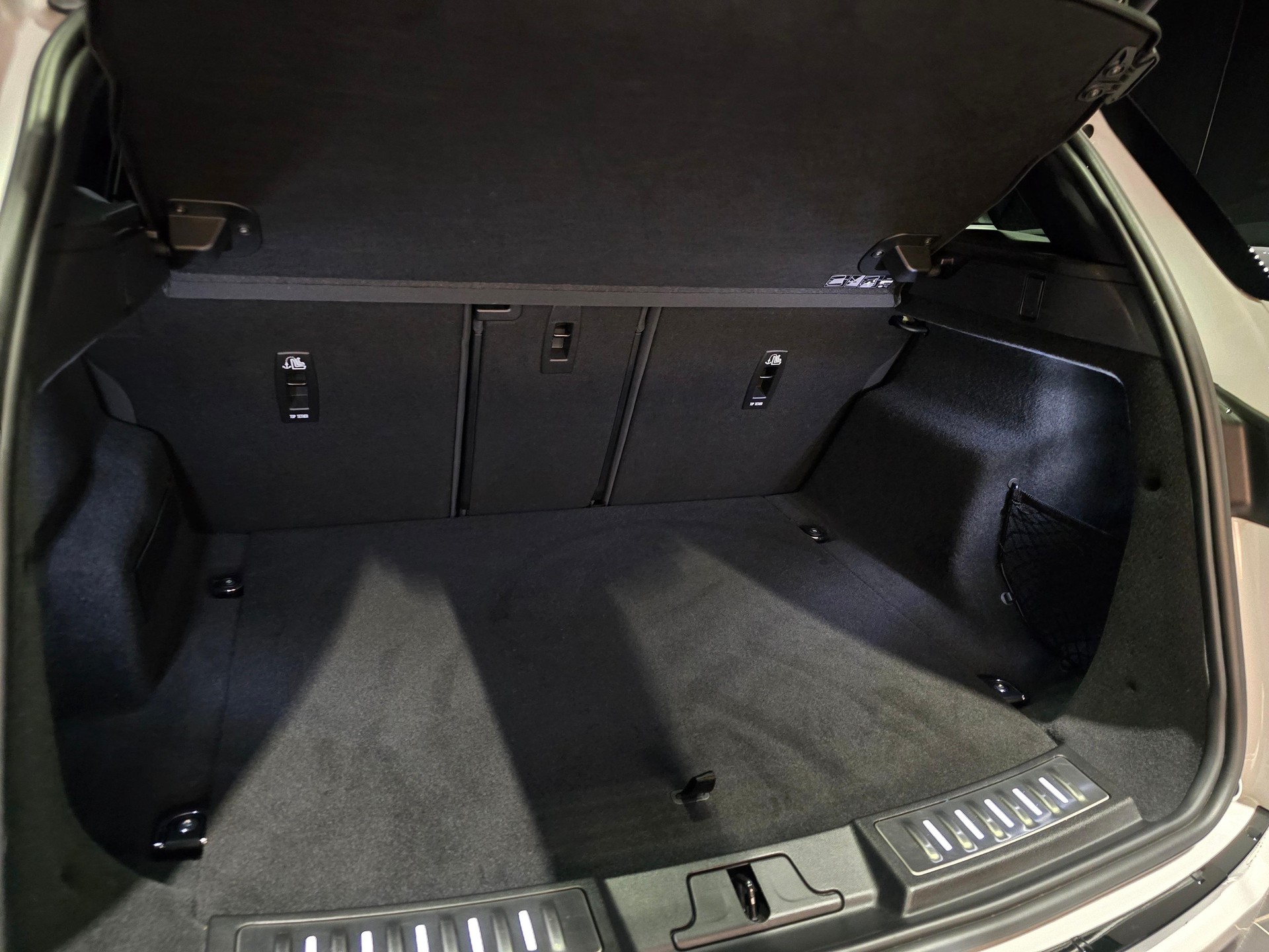 LAND ROVER Range Rover Evoque 2.0 T 250 R-Dynamic HSE-showroom-element-3