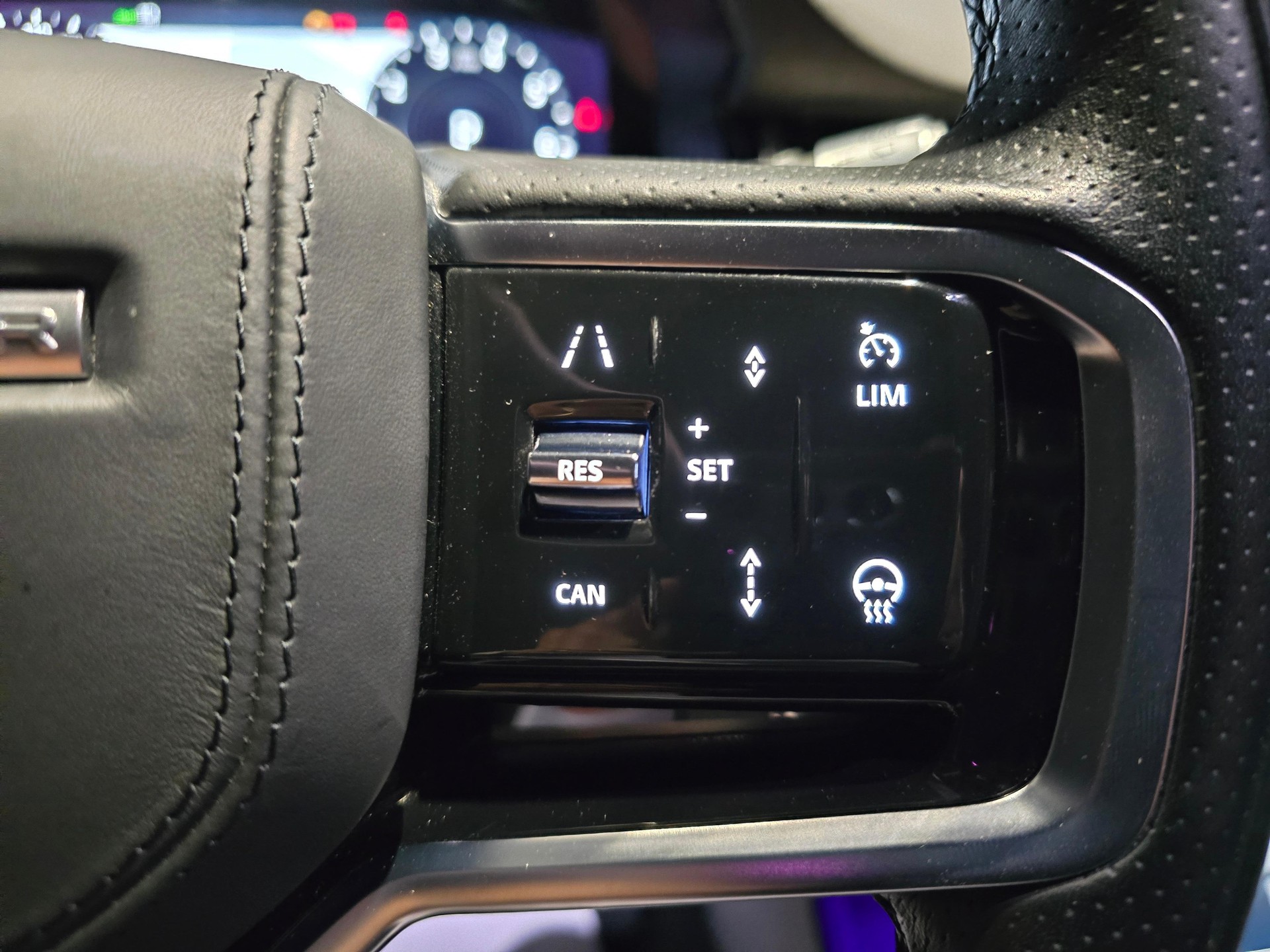 LAND ROVER Range Rover Evoque 2.0 T 250 R-Dynamic HSE-image-9
