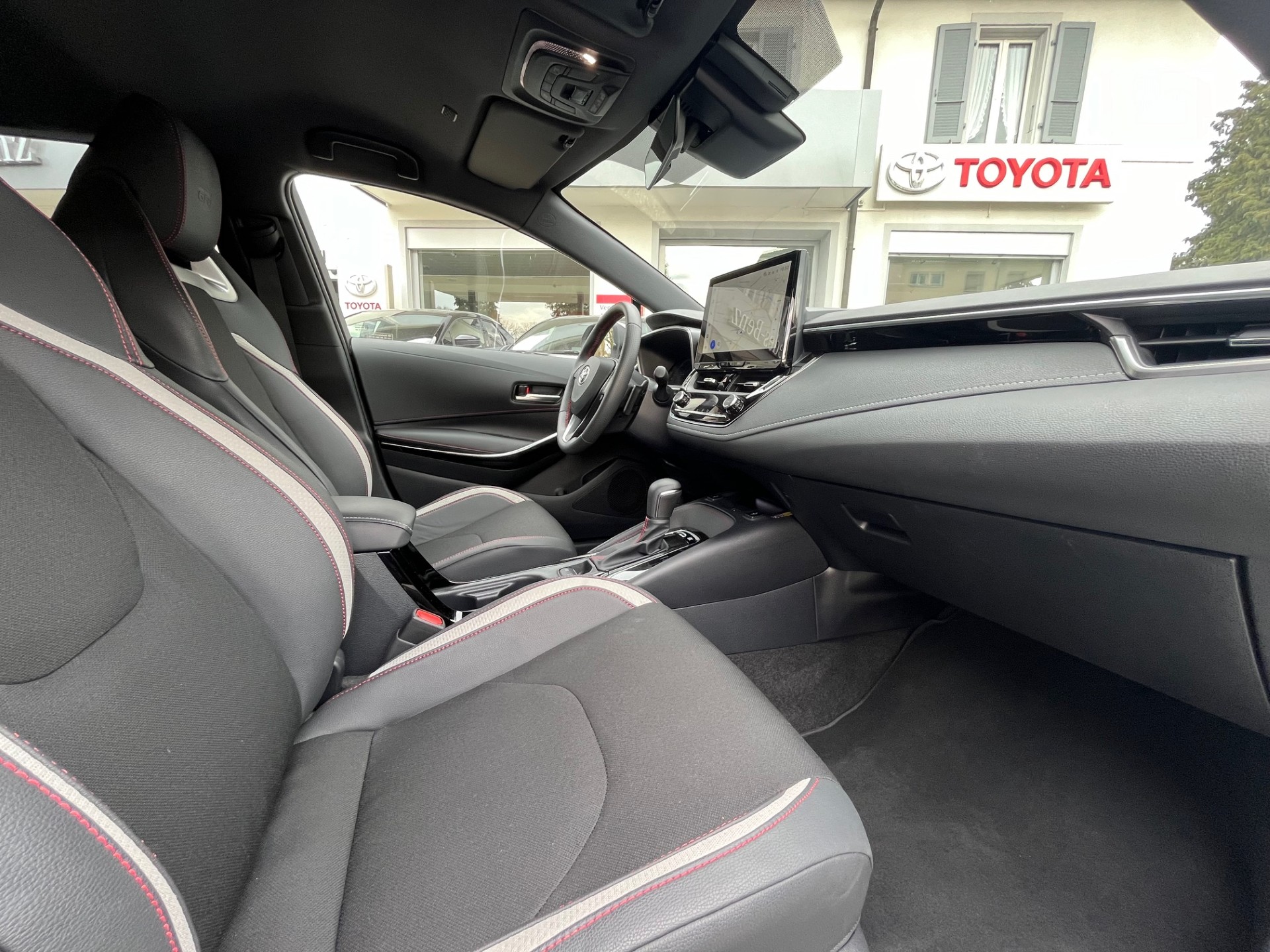 TOYOTA Corolla TS 2.0 HSD GR Sport e-CVT (incl. pack services)-image-8