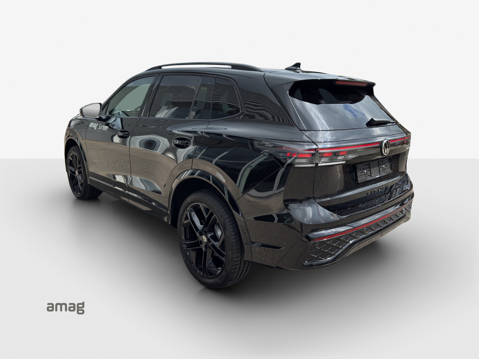 VW Tiguan 2.0 TSI DSG R-Line 4Motion-image-2