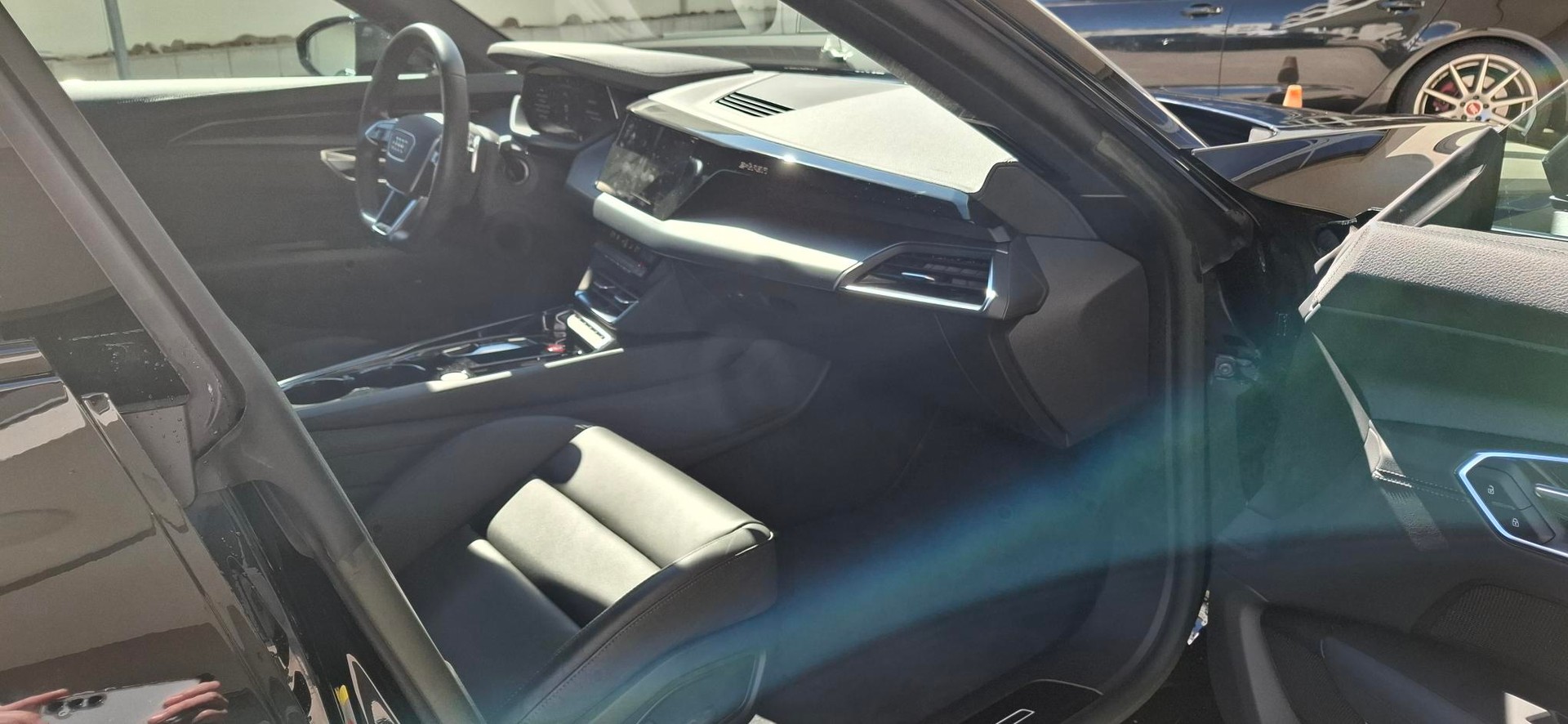 AUDI e-tron GT quattro-image-8