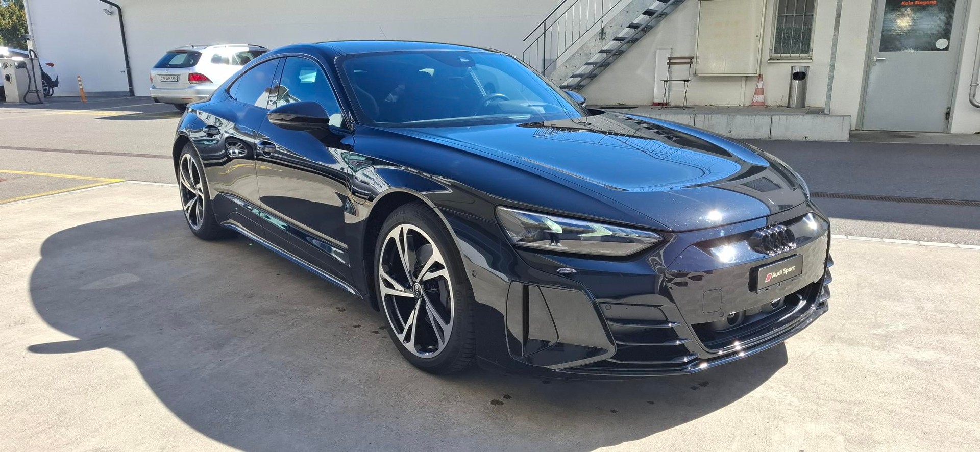 AUDI e-tron GT quattro-image-5