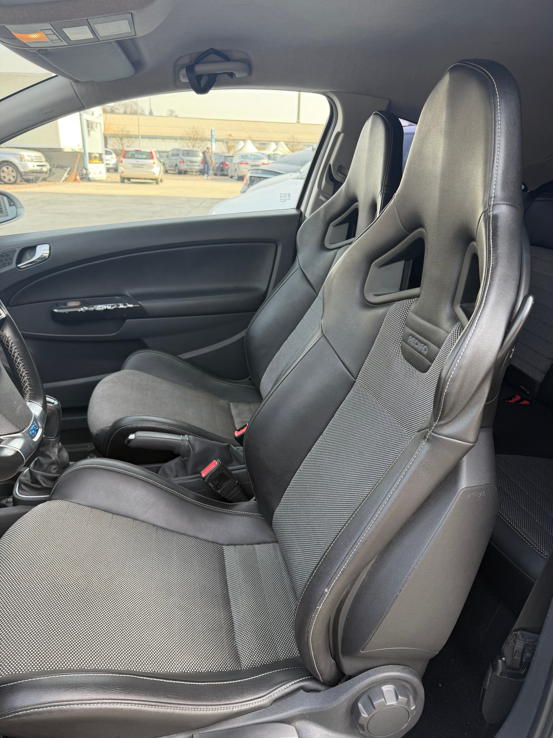 OPEL Corsa 1.6 Turbo OPC-image-8