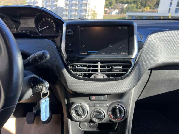 PEUGEOT 208 1.2 PureTech Active-image-7