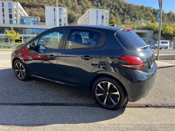 PEUGEOT 208 1.2 PureTech Active-image-2