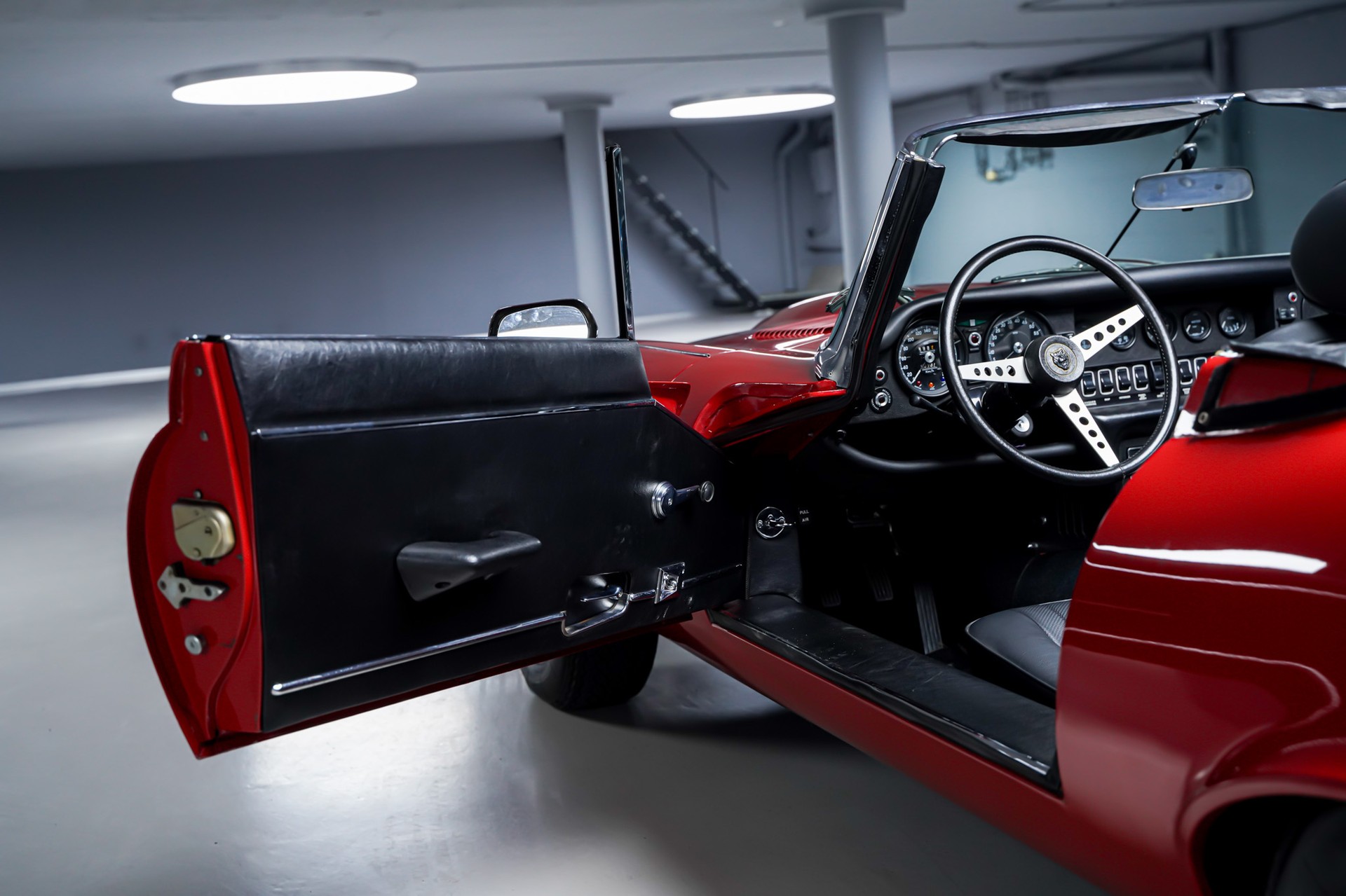 JAGUAR E-Type V12-image-10