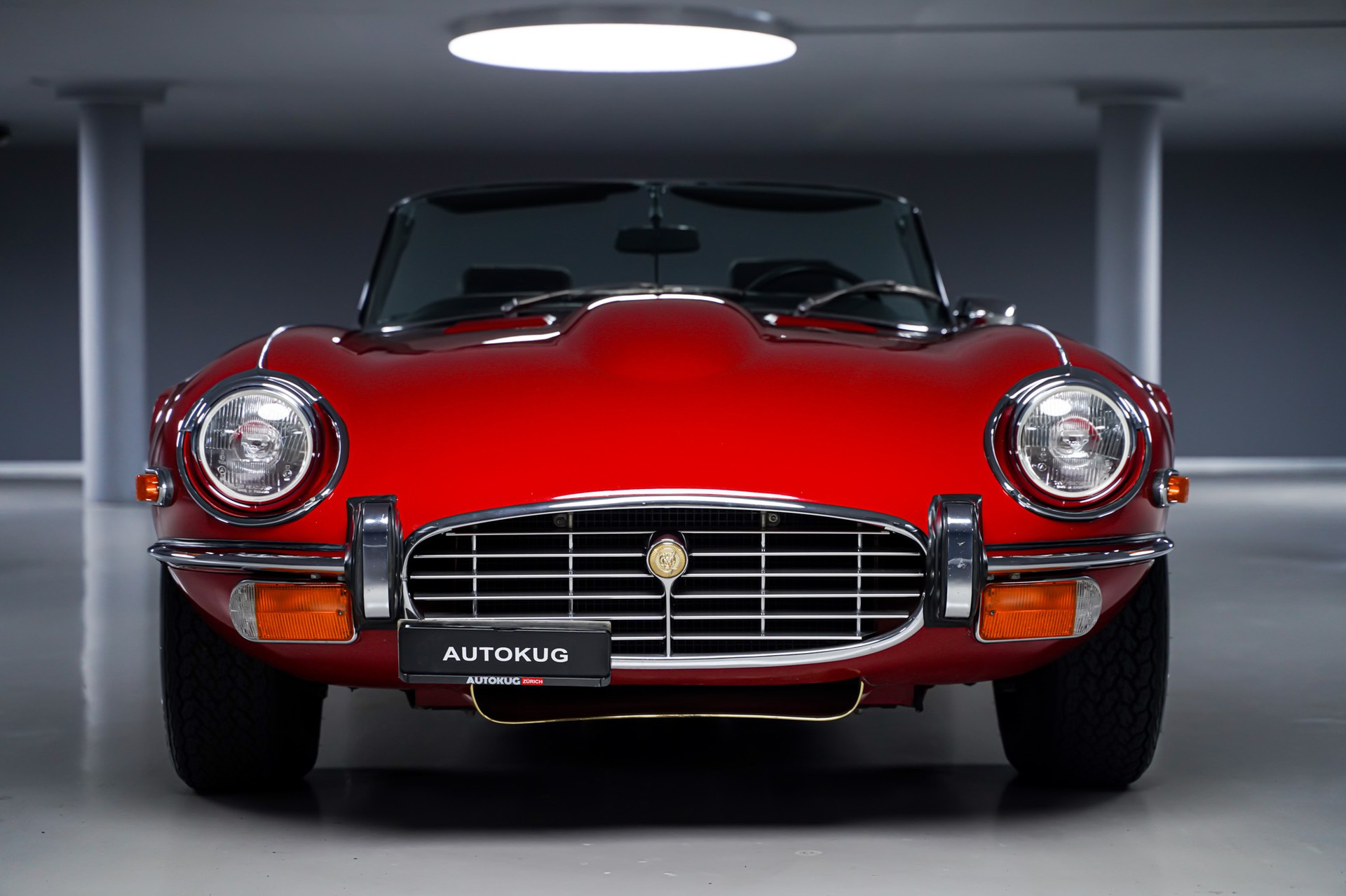 JAGUAR E-Type V12-showroom-element-1
