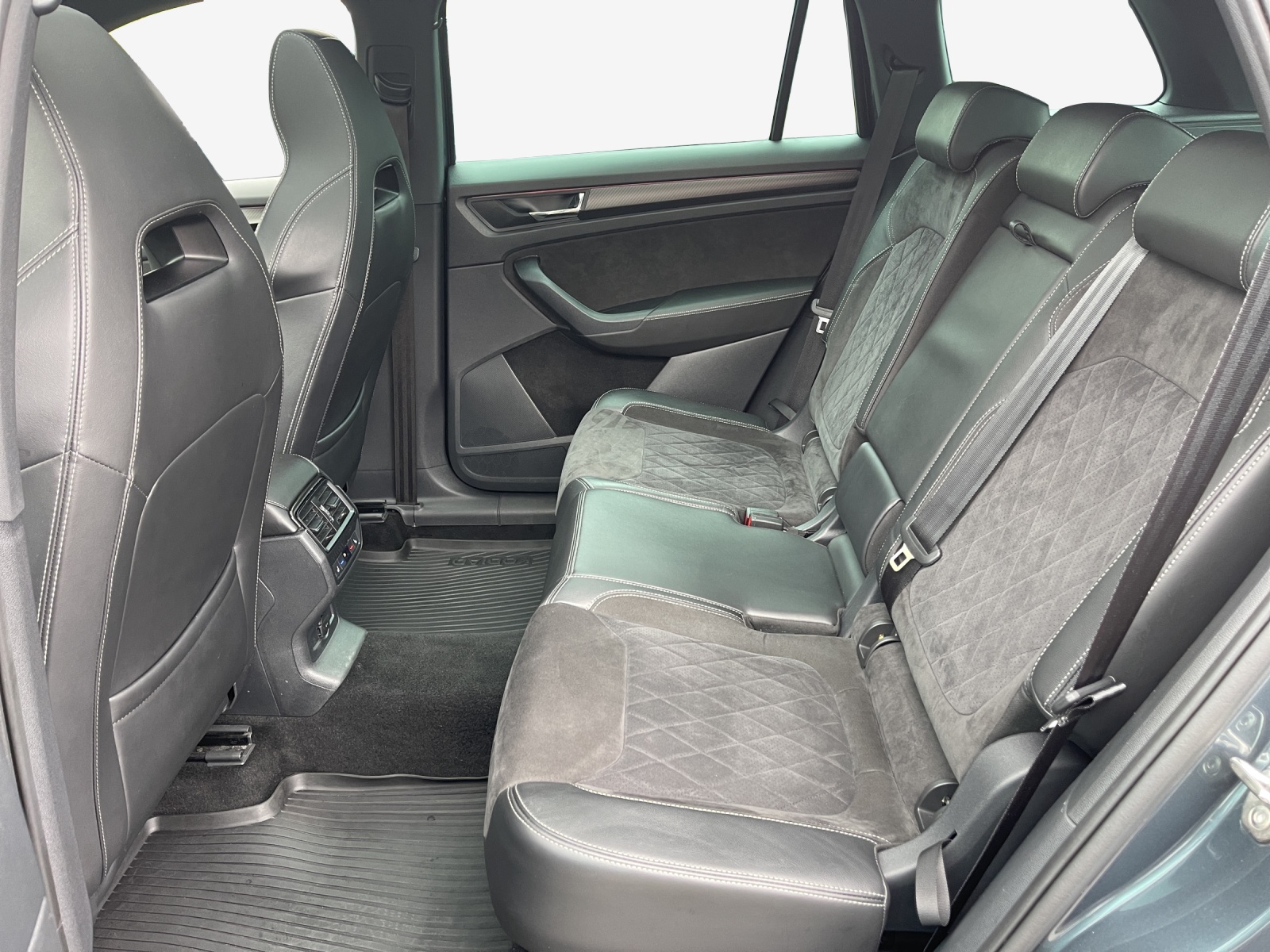 SKODA Kodiaq 2.0 TDI CR Sport Line 4x4 DSG-image-11