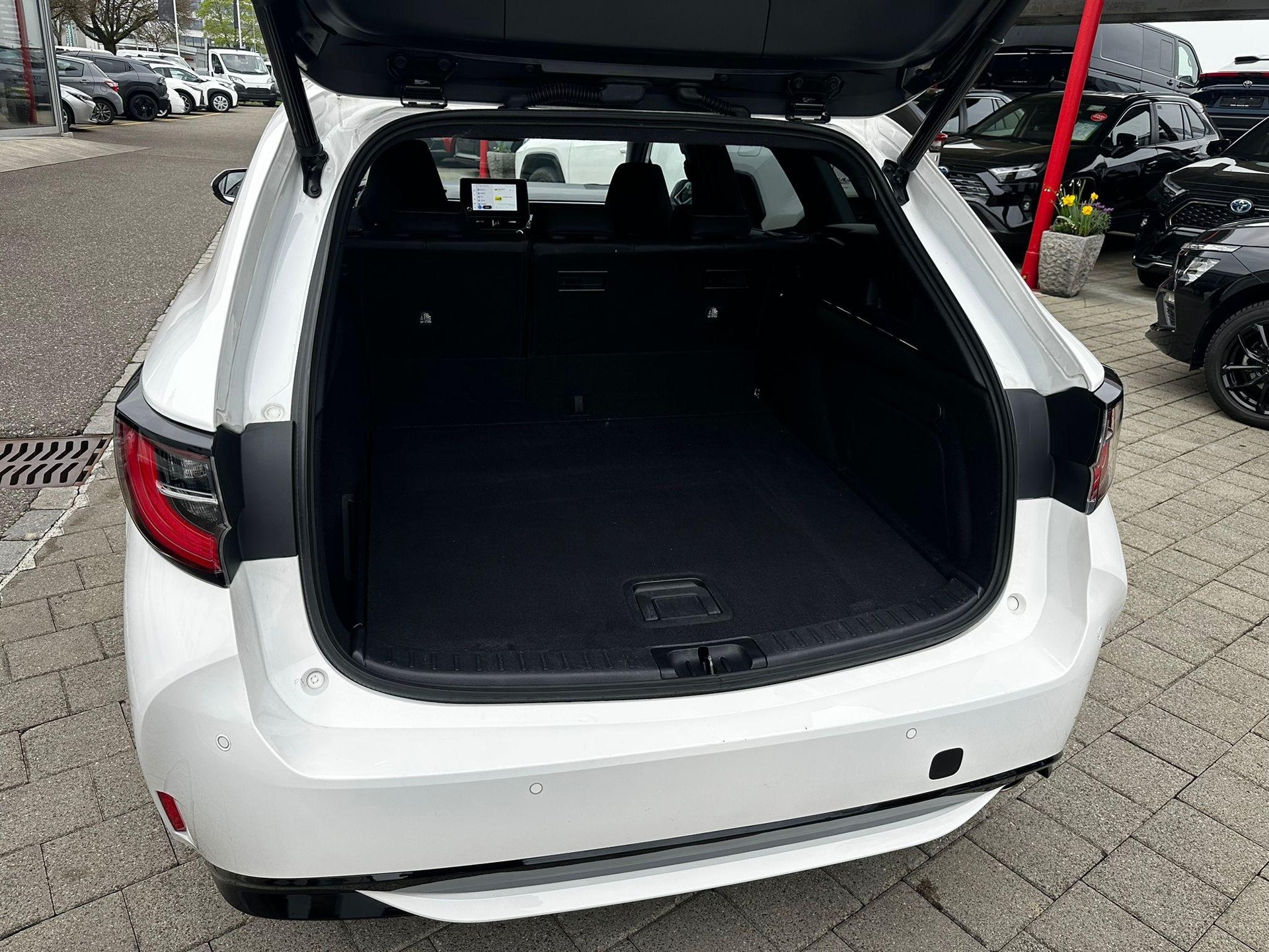 TOYOTA Corolla Touring Sports 2.0 HSD Trend-image-6