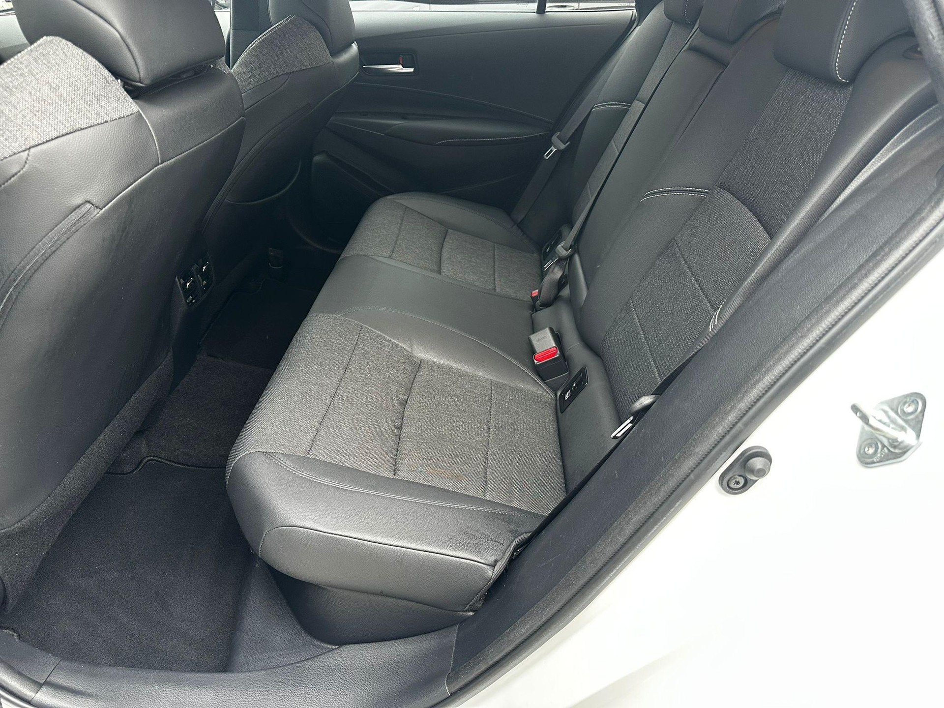 TOYOTA Corolla Touring Sports 2.0 HSD Trend-image-10