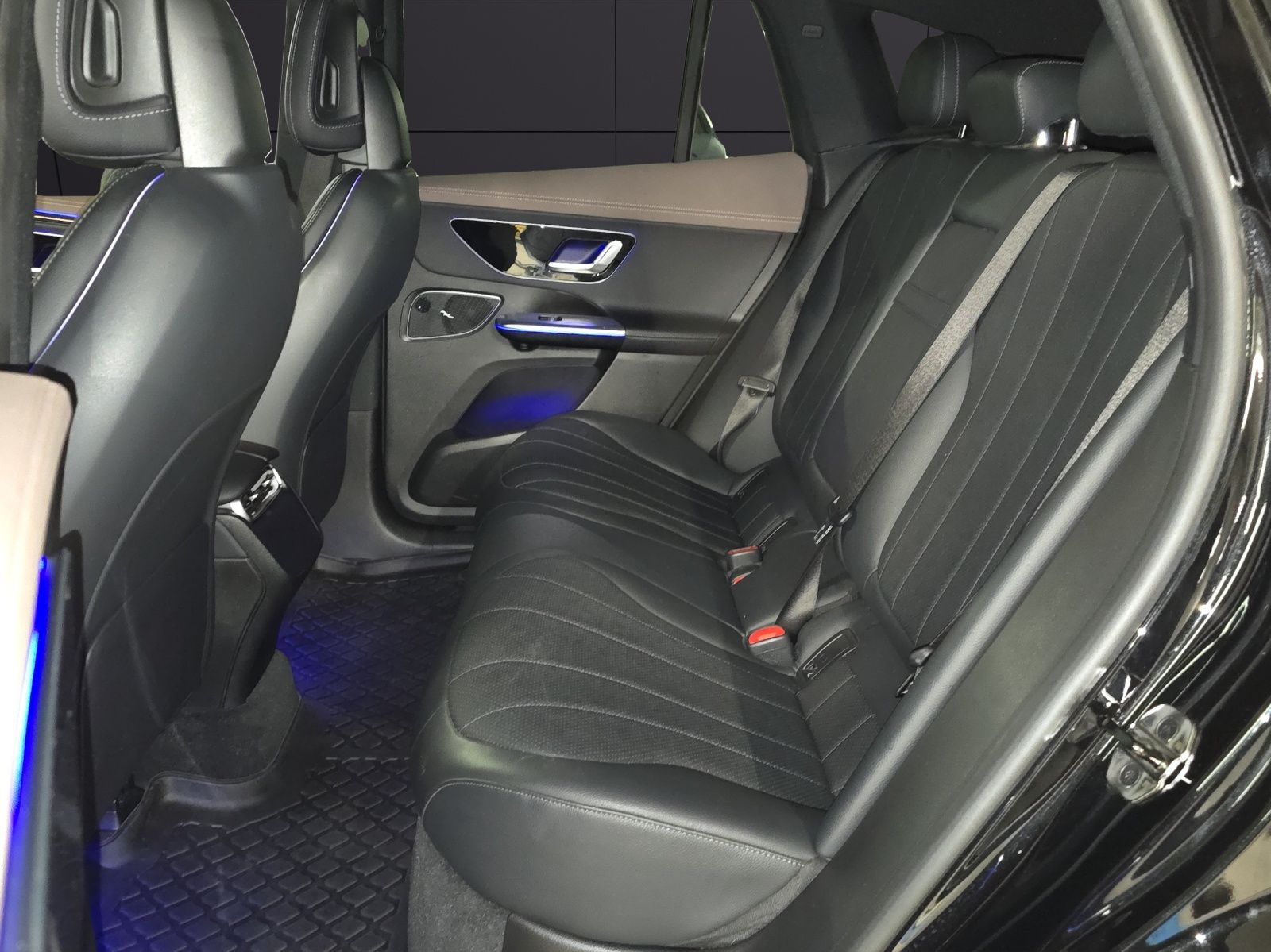 MERCEDES-BENZ EQE 350 EQE SUV 350 4 Matic Executive Edition-image-23