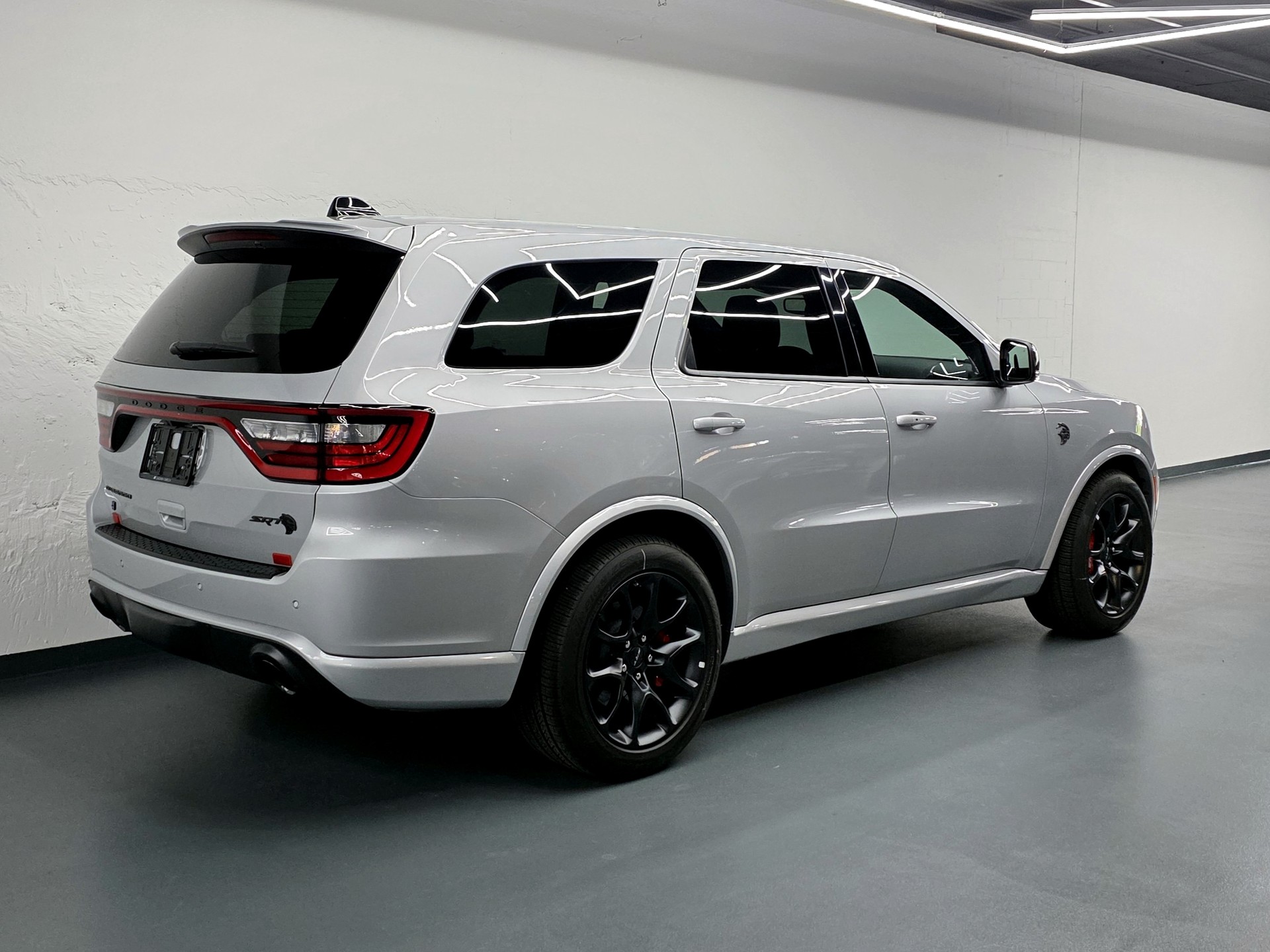 DODGE Durango SRT 6.2 HELLCAT AWD "SILVER BULLET"-showroom-element-2