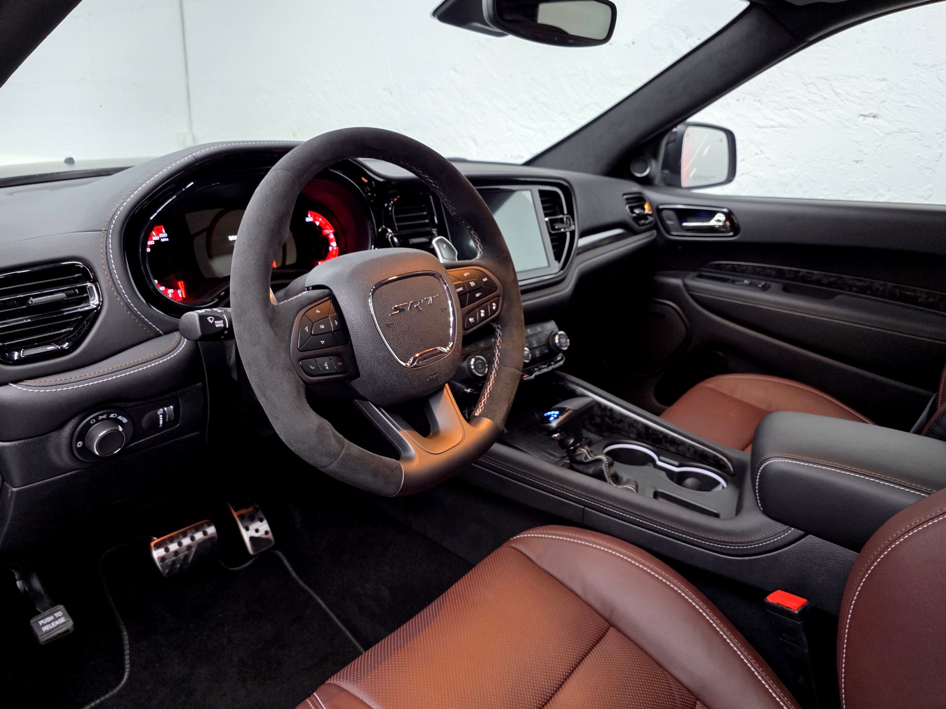 DODGE Durango SRT 6.2 HELLCAT AWD "SILVER BULLET"-image-11