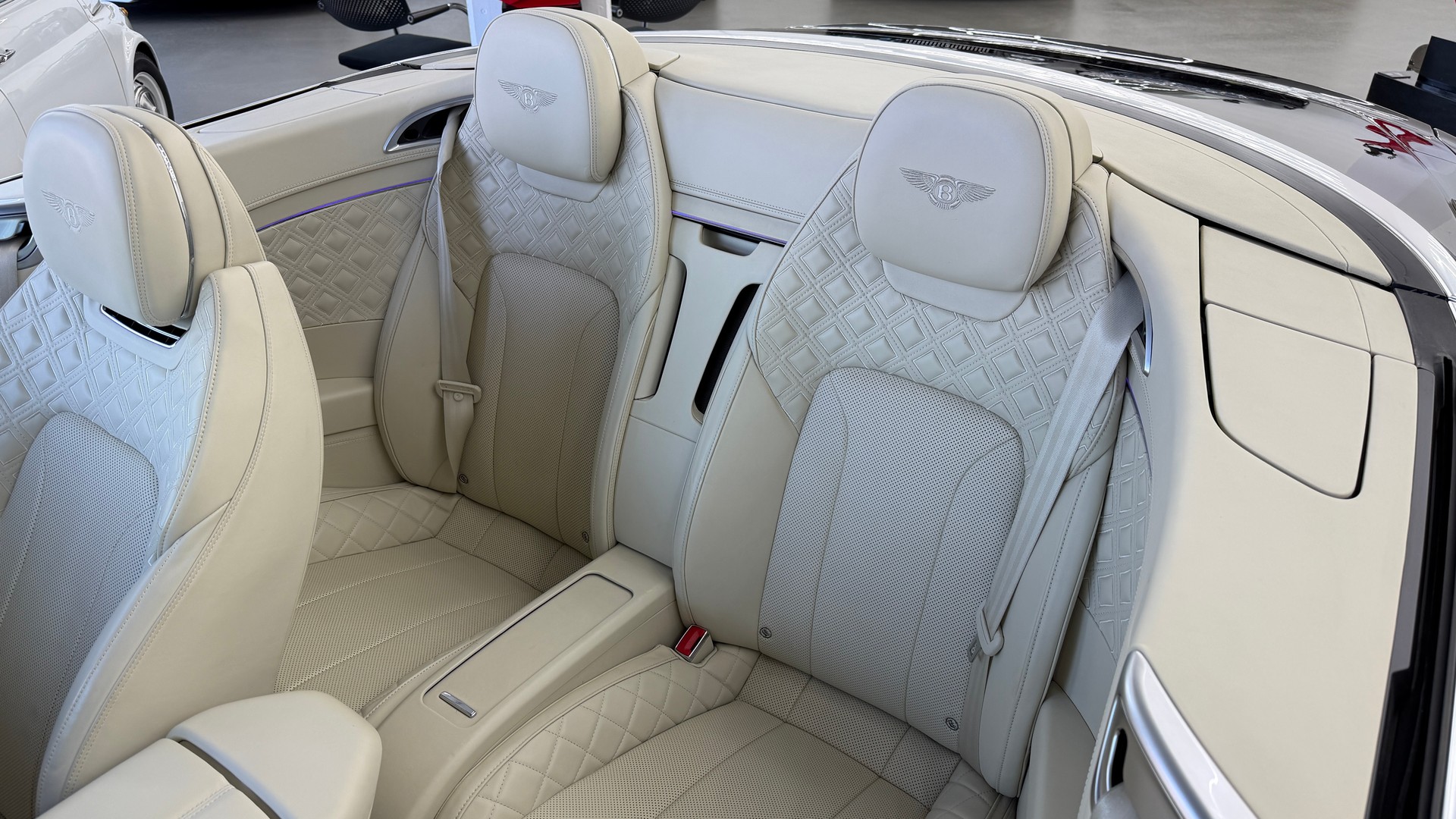 BENTLEY Continental GTC 4.0 V8-image-13