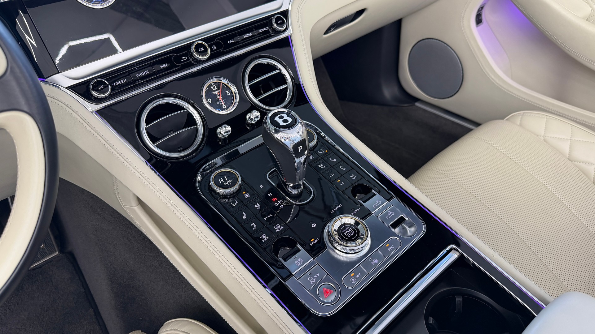 BENTLEY Continental GTC 4.0 V8-image-11