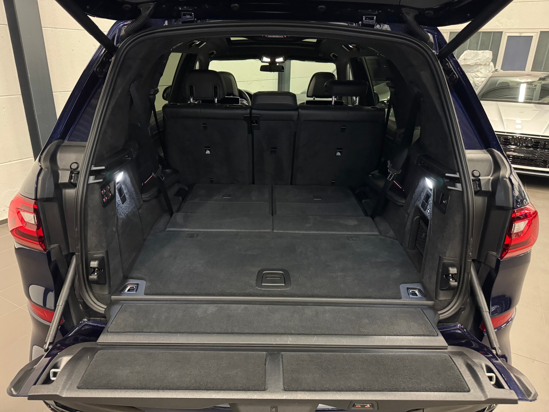 BMW X7 xDrive M50i Steptronic-image-23