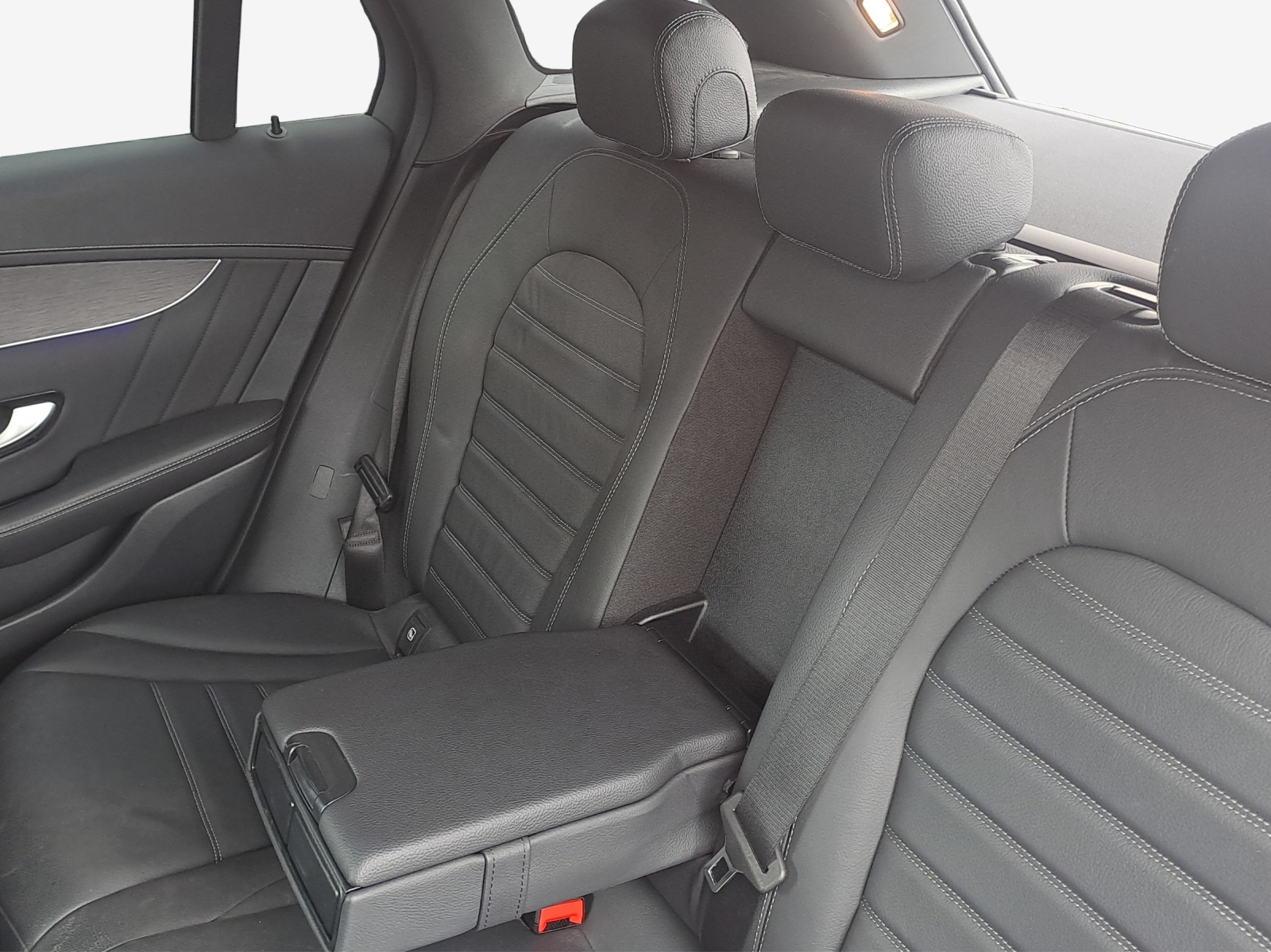 MERCEDES-BENZ GLC 300 AMG Line 4Matic 9G-Tronic-image-11