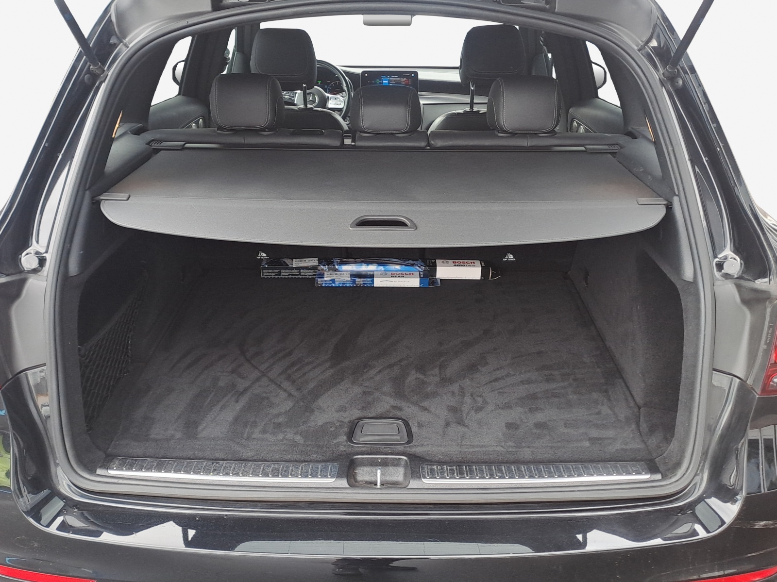 MERCEDES-BENZ GLC 300 AMG Line 4Matic 9G-Tronic-image-12