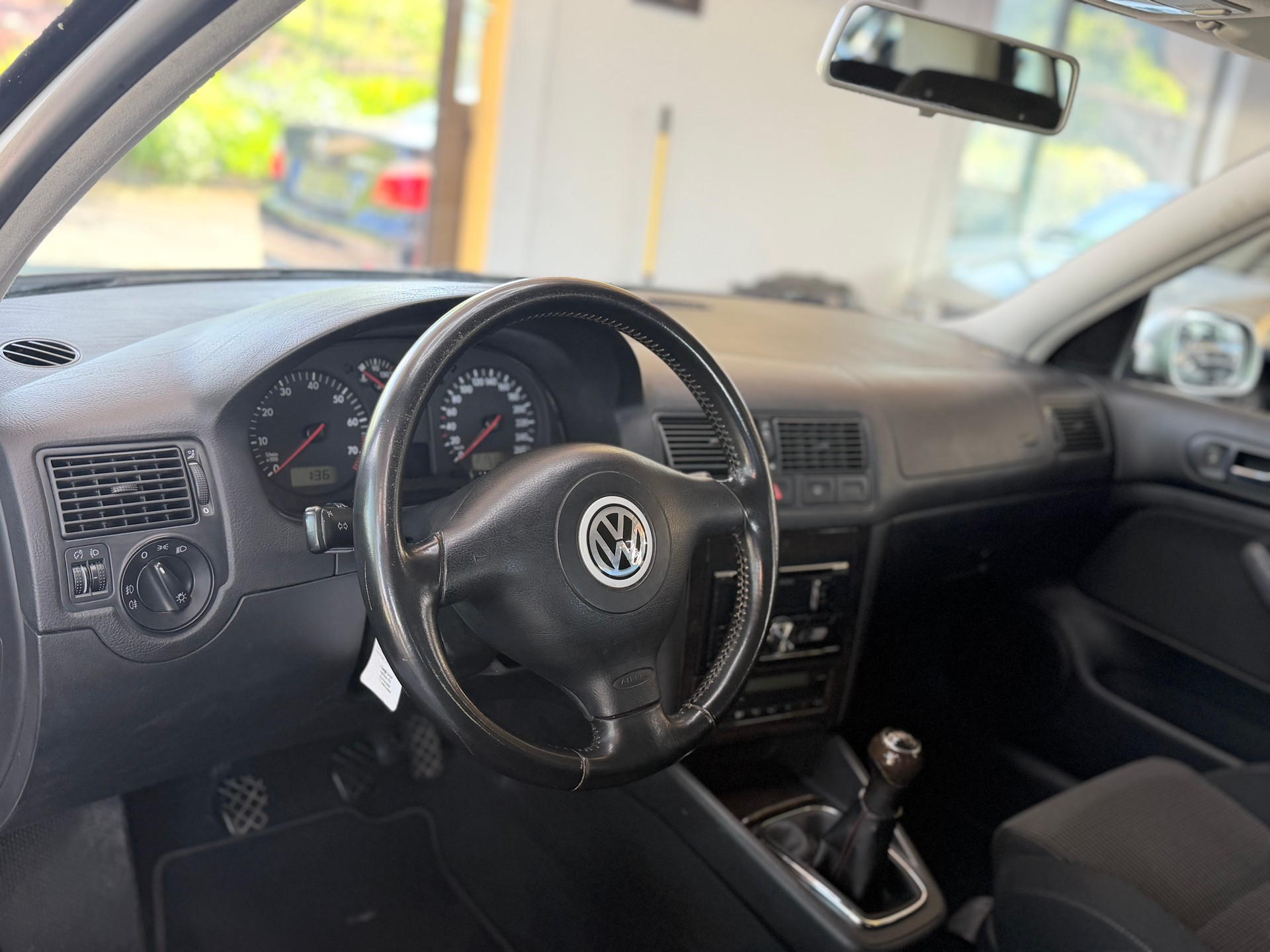 VW Golf 1.8 T GTI-image-6