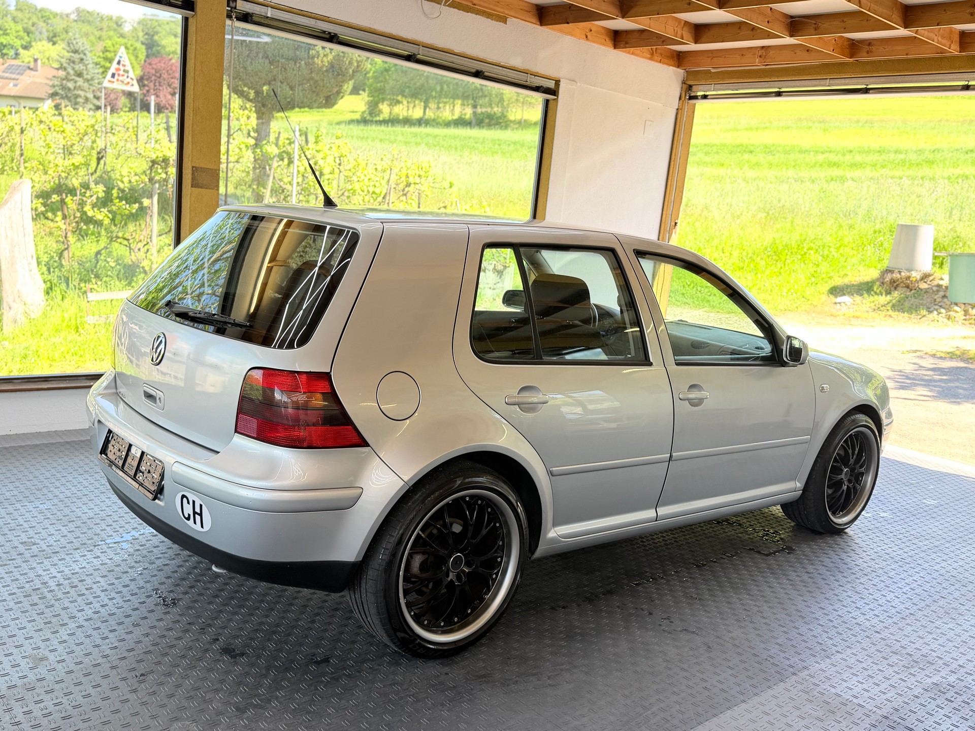 VW Golf 1.8 T GTI-image-4