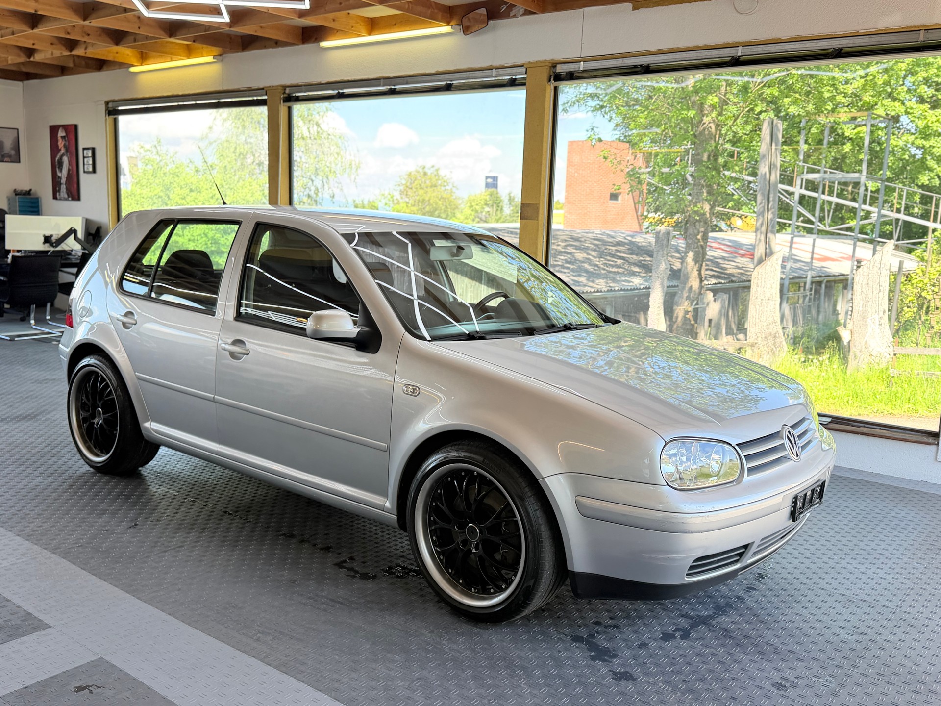 VW Golf 1.8 T GTI-image-2