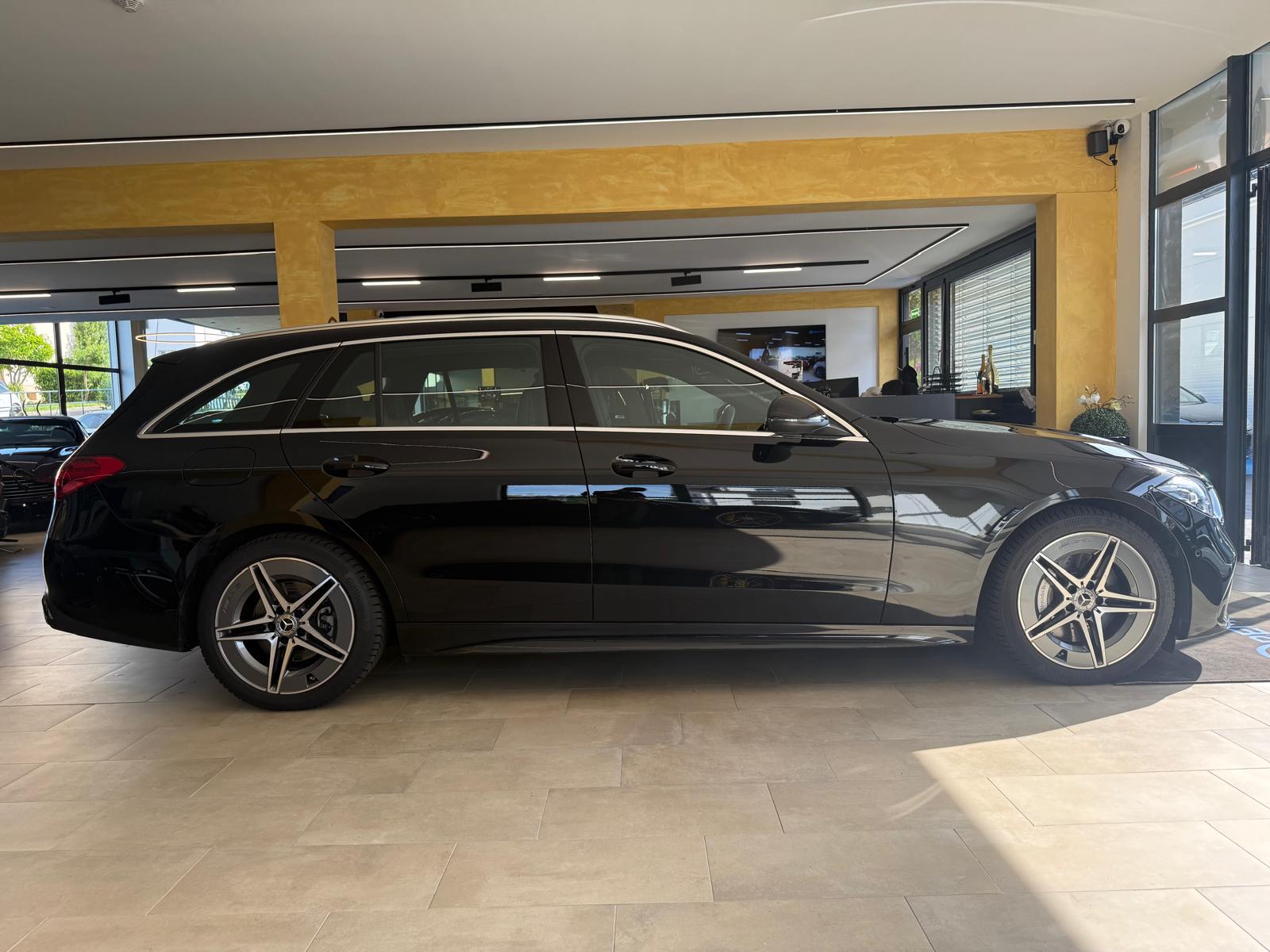 MERCEDES-BENZ C 220 d T AMG Line-image-1