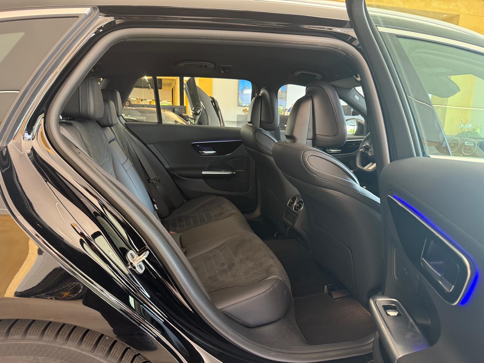 MERCEDES-BENZ C 220 d T AMG Line-image-17