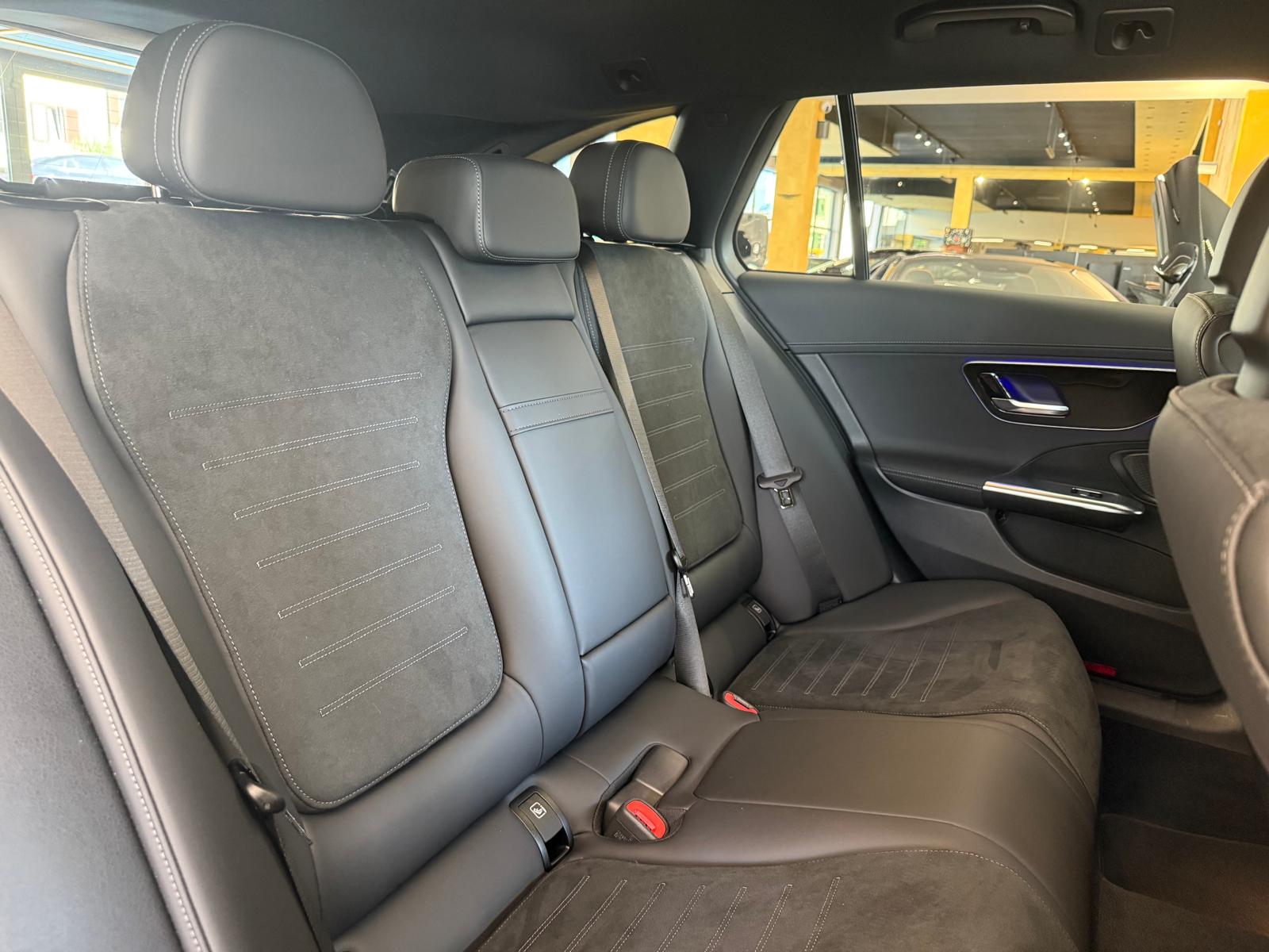 MERCEDES-BENZ C 220 d T AMG Line-image-18
