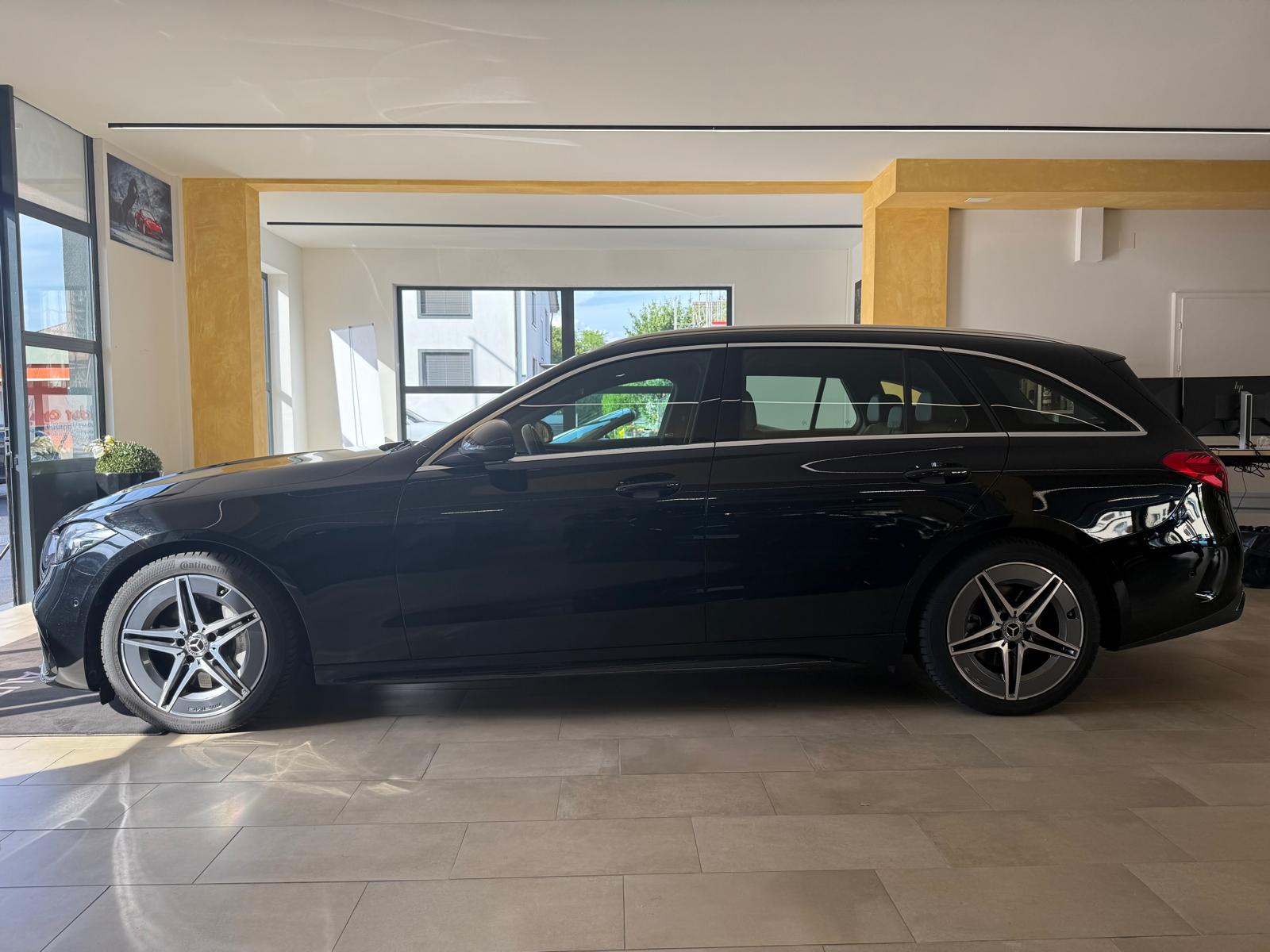 MERCEDES-BENZ C 220 d T AMG Line-image-6