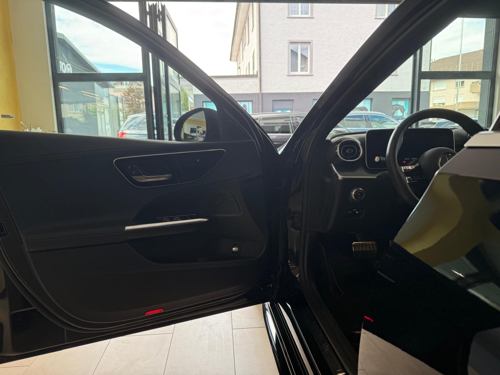 MERCEDES-BENZ C 220 d AMG Line Advance-image-9