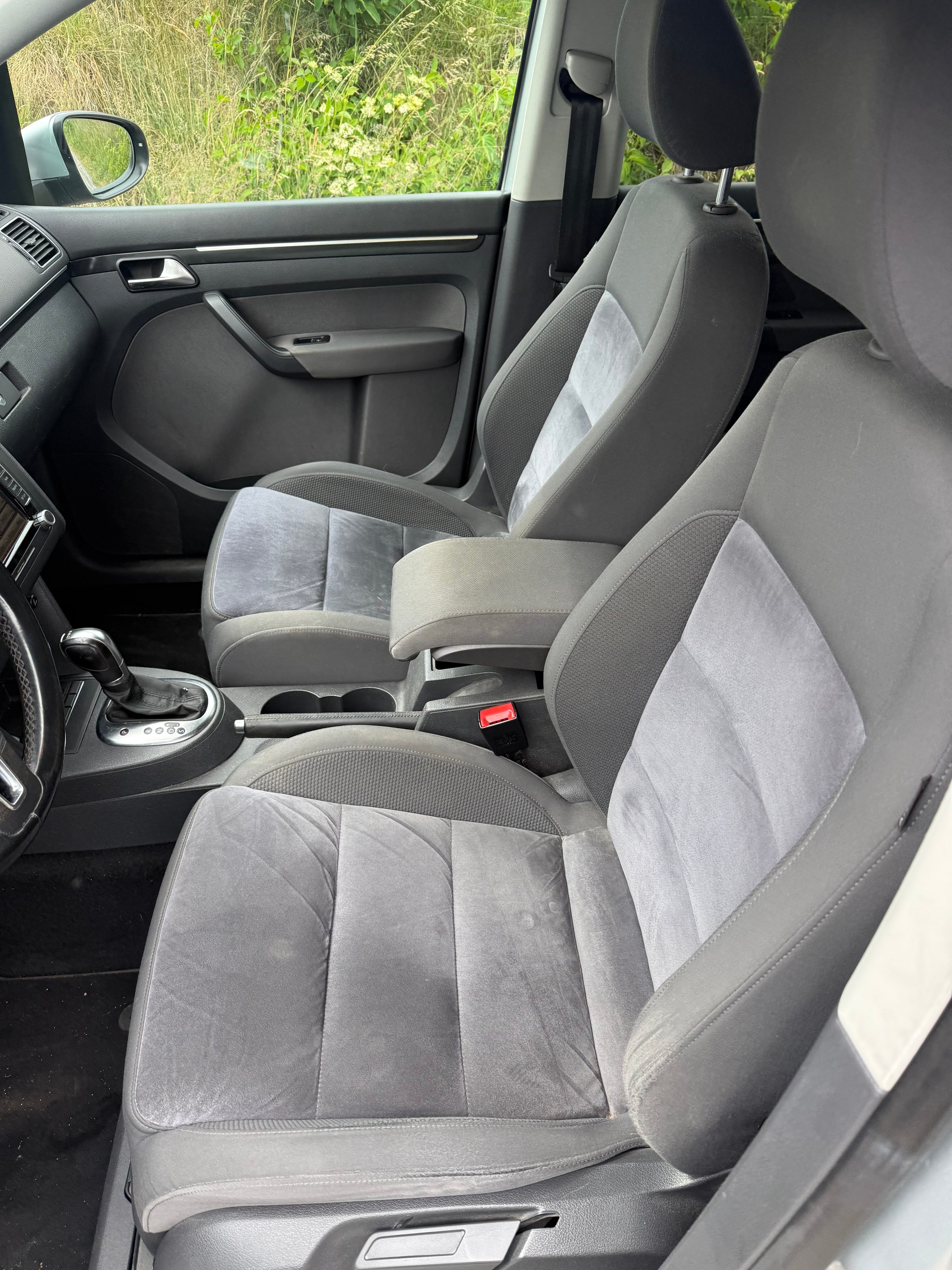 VW Touran 2.0 TDI Highline DSG-image-5