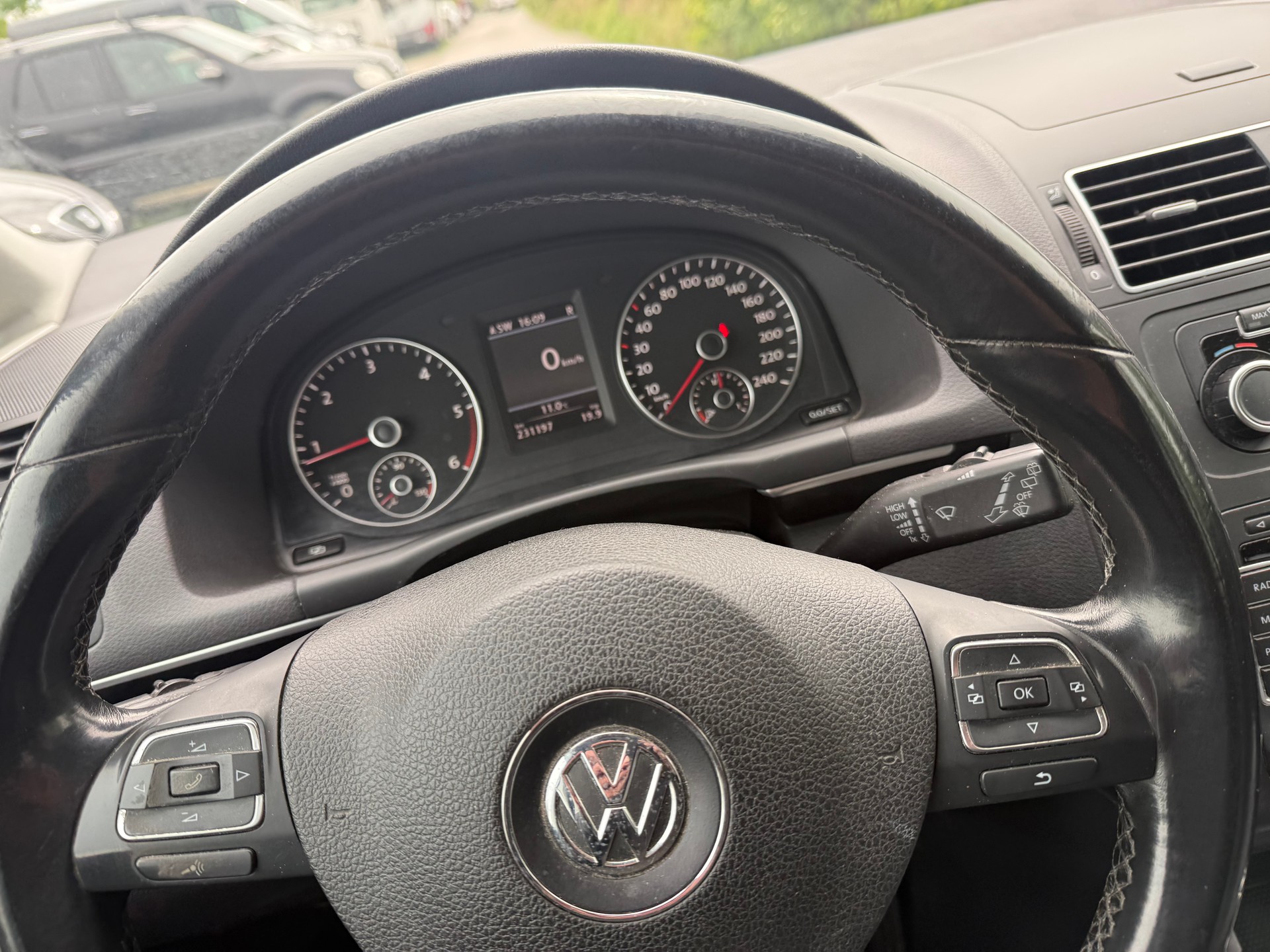VW Touran 2.0 TDI Highline DSG-image-7