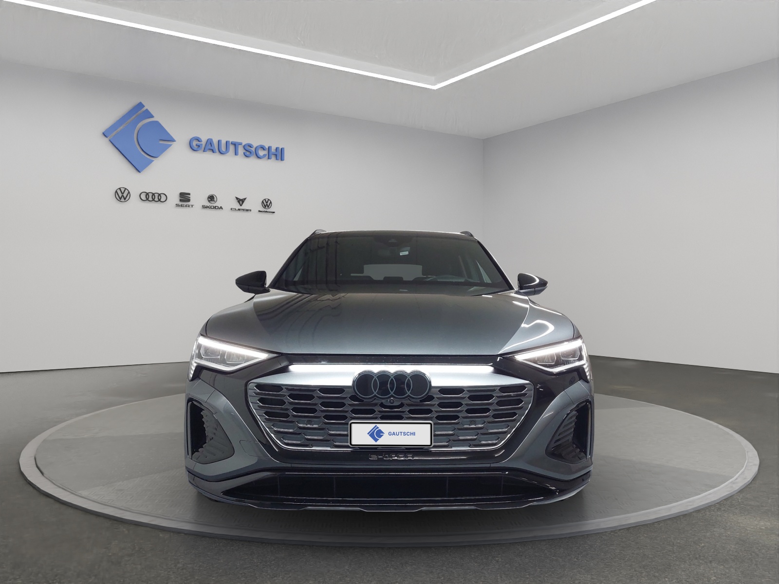 AUDI Q8 50 e-tron Black Edition quattro-image-4