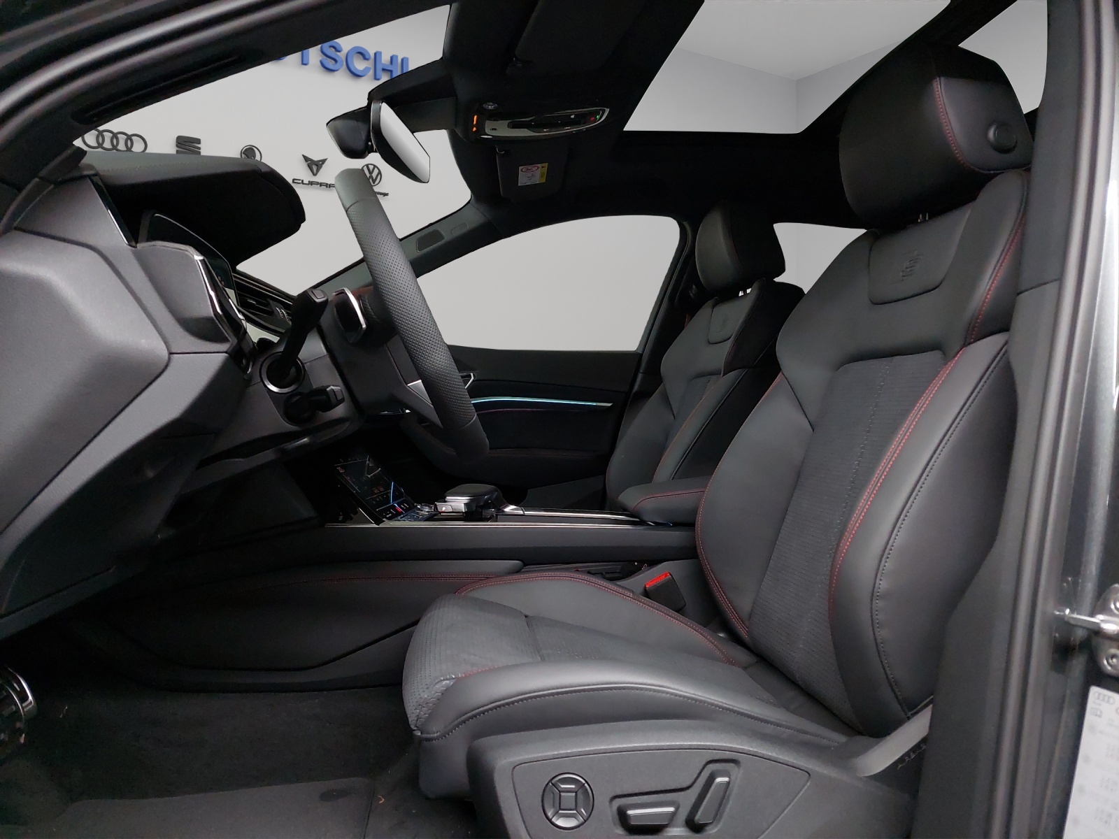 AUDI Q8 50 e-tron Black Edition quattro-image-5
