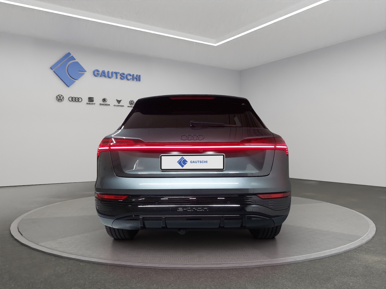 AUDI Q8 50 e-tron Black Edition quattro-image-3