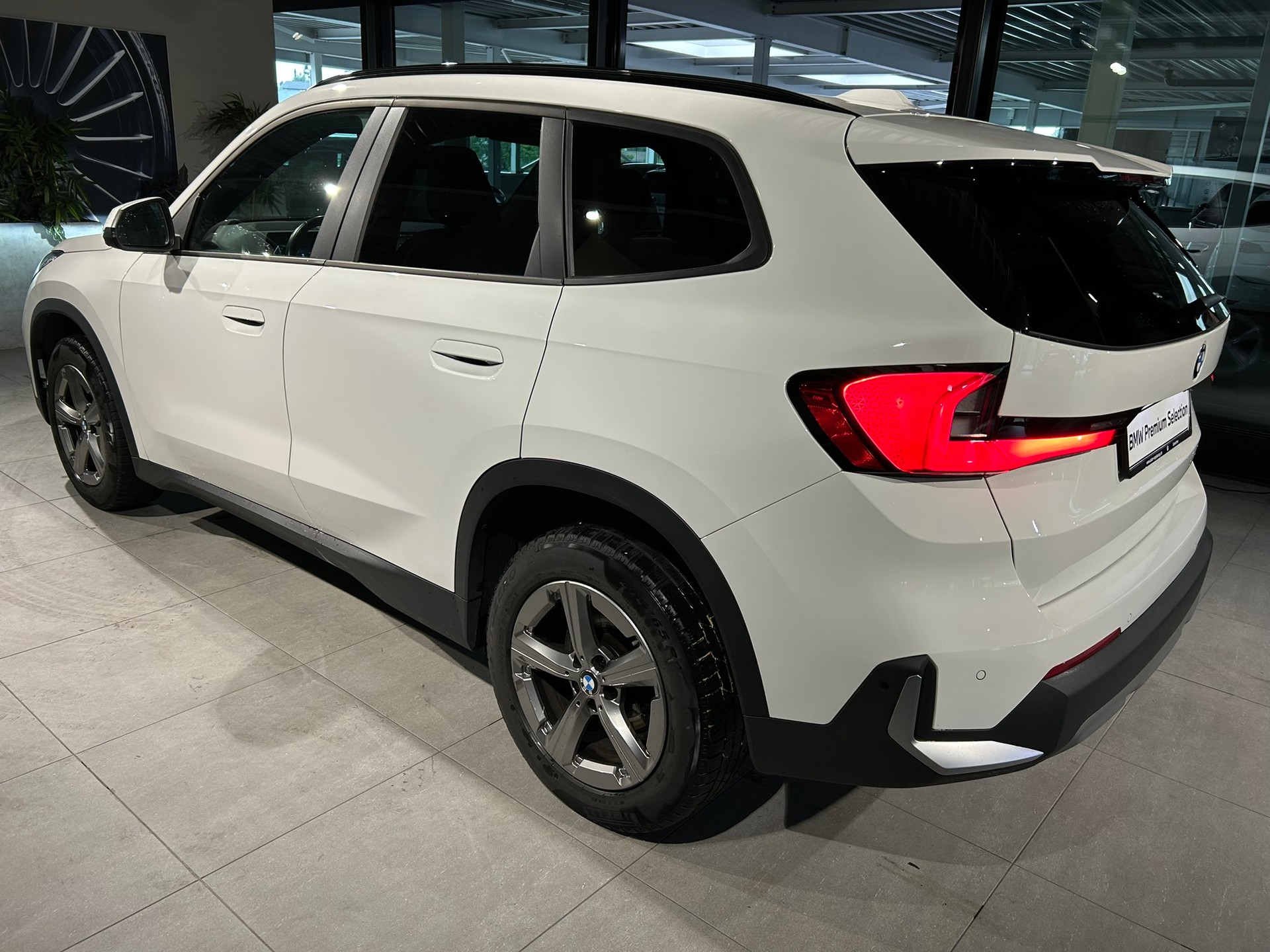 BMW X1 sDrive 18i-image-12