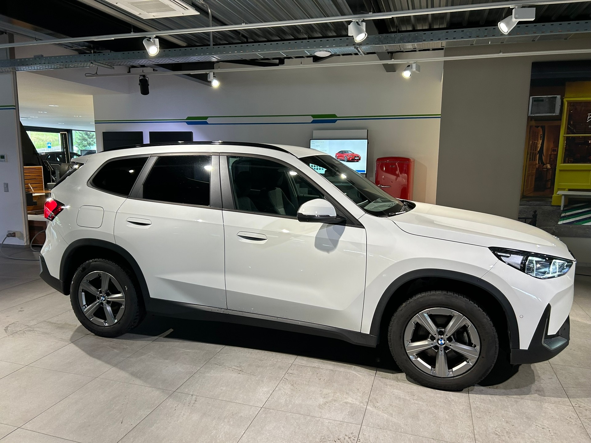 BMW X1 sDrive 18i-image-5
