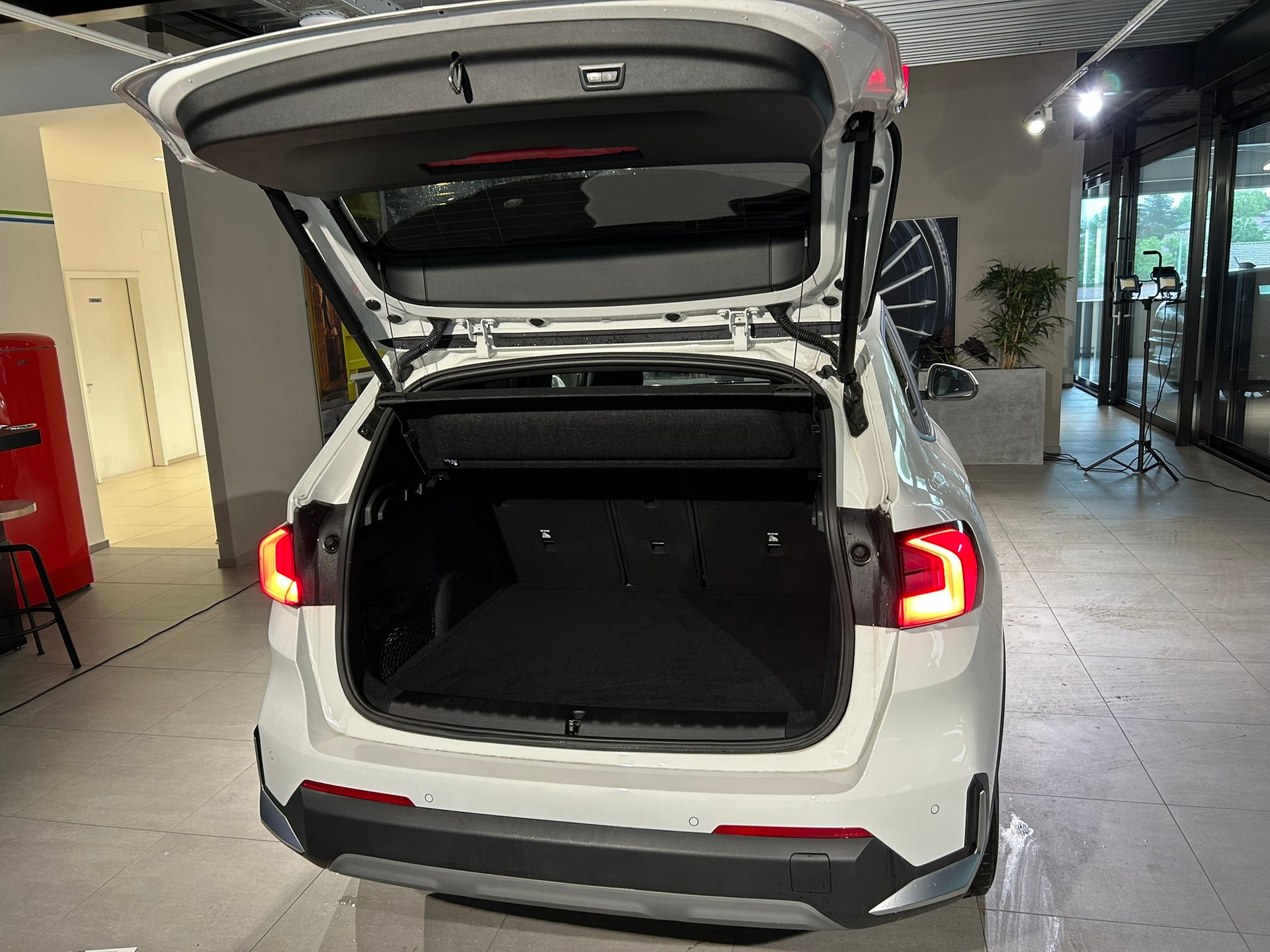 BMW X1 sDrive 18i-image-13