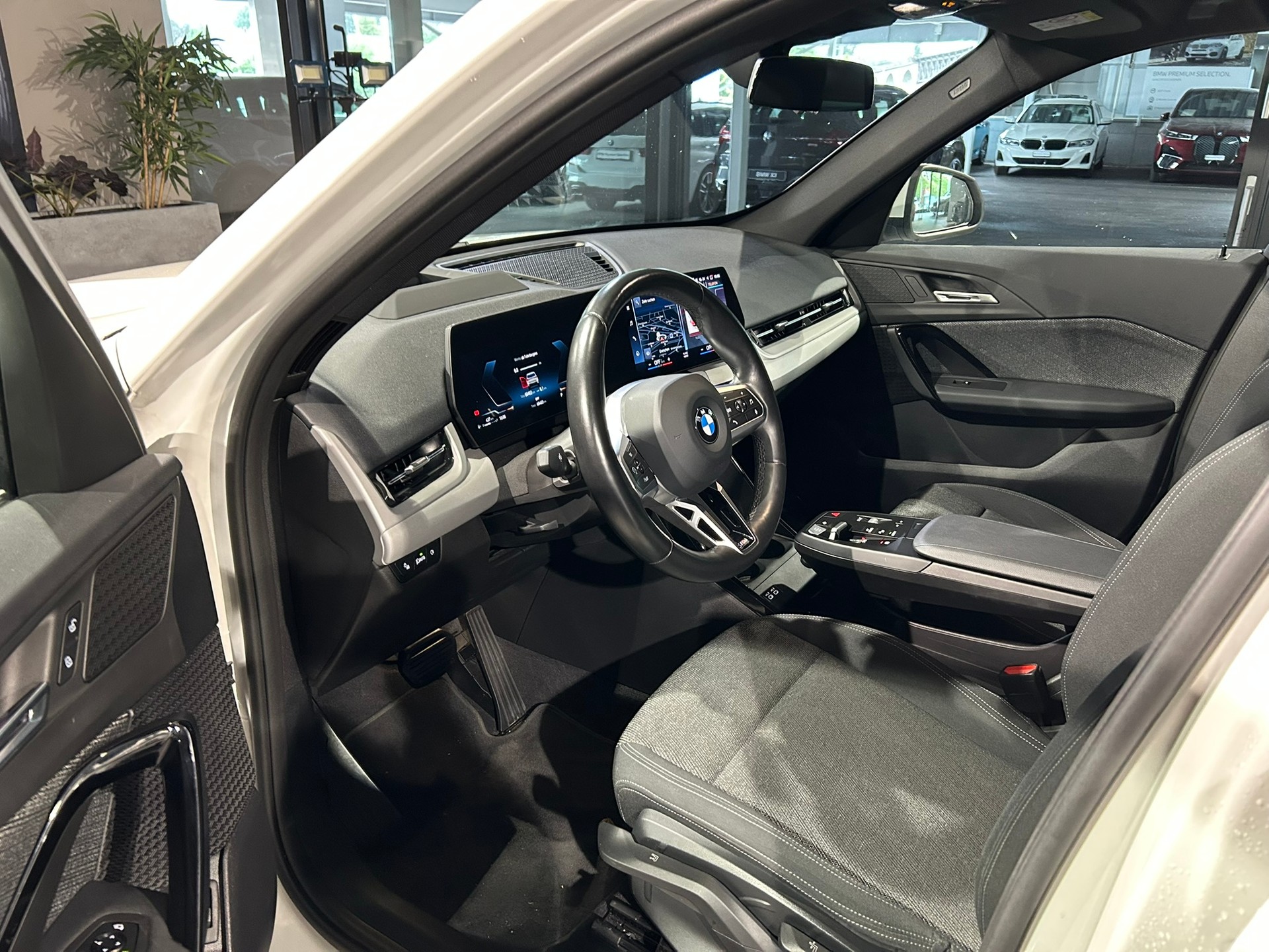 BMW X1 sDrive 18i-image-25
