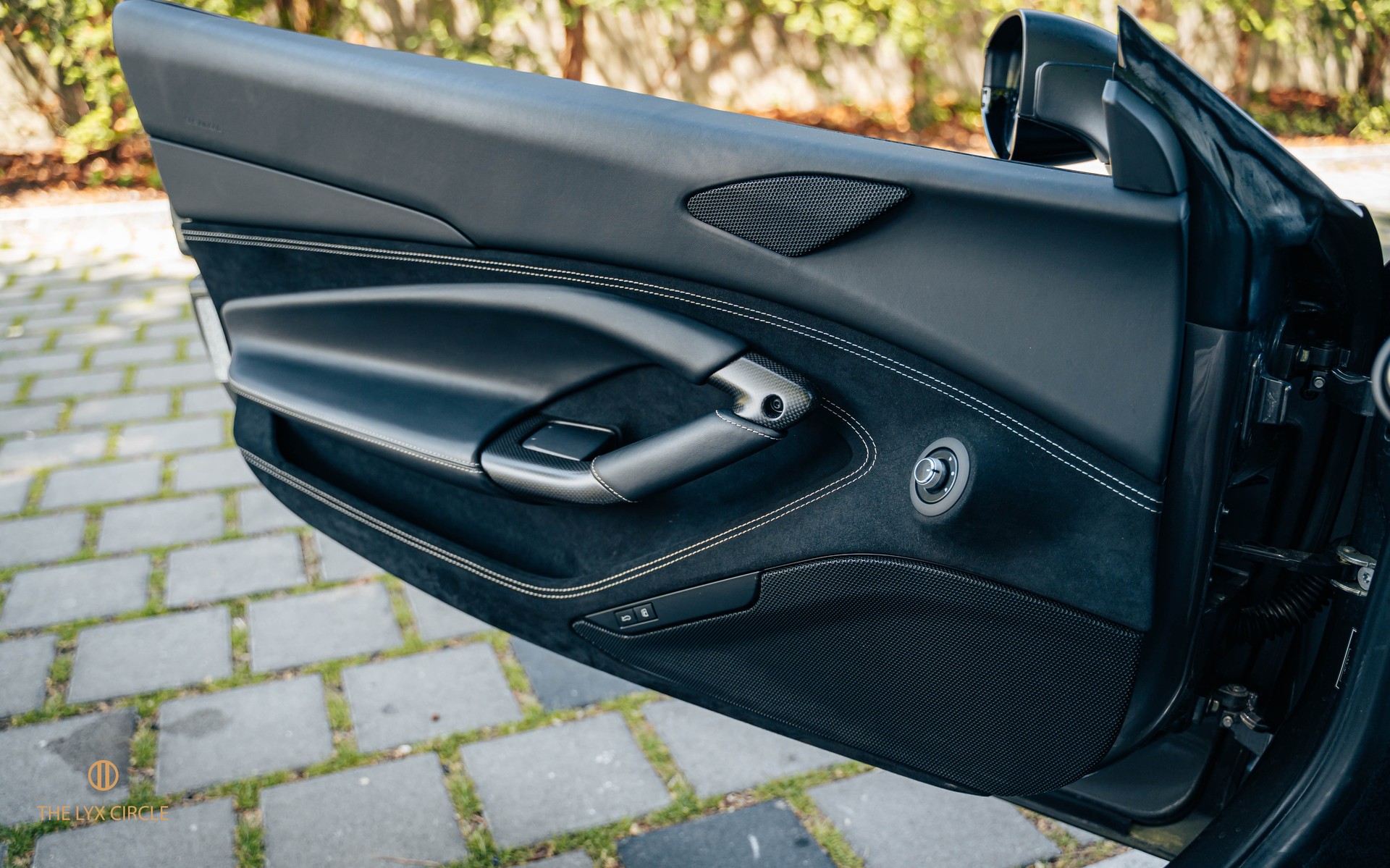 FERRARI F8 Spider-image-14