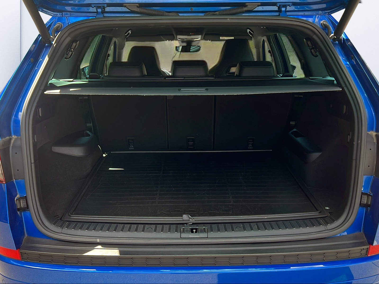 SKODA Kodiaq 2.0 TSI 4x4 Sport Line-image-8