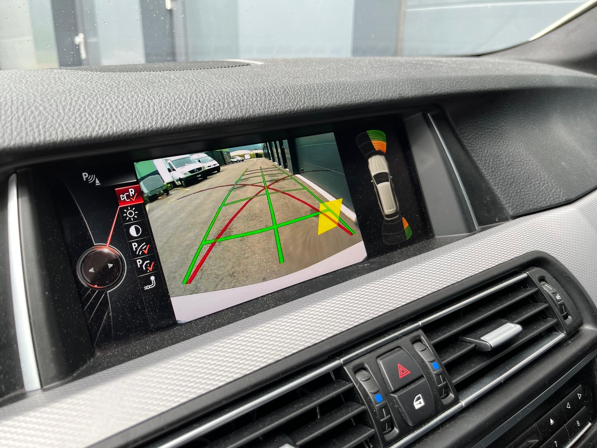 BMW M550d Touring xDrive Steptronic-image-21