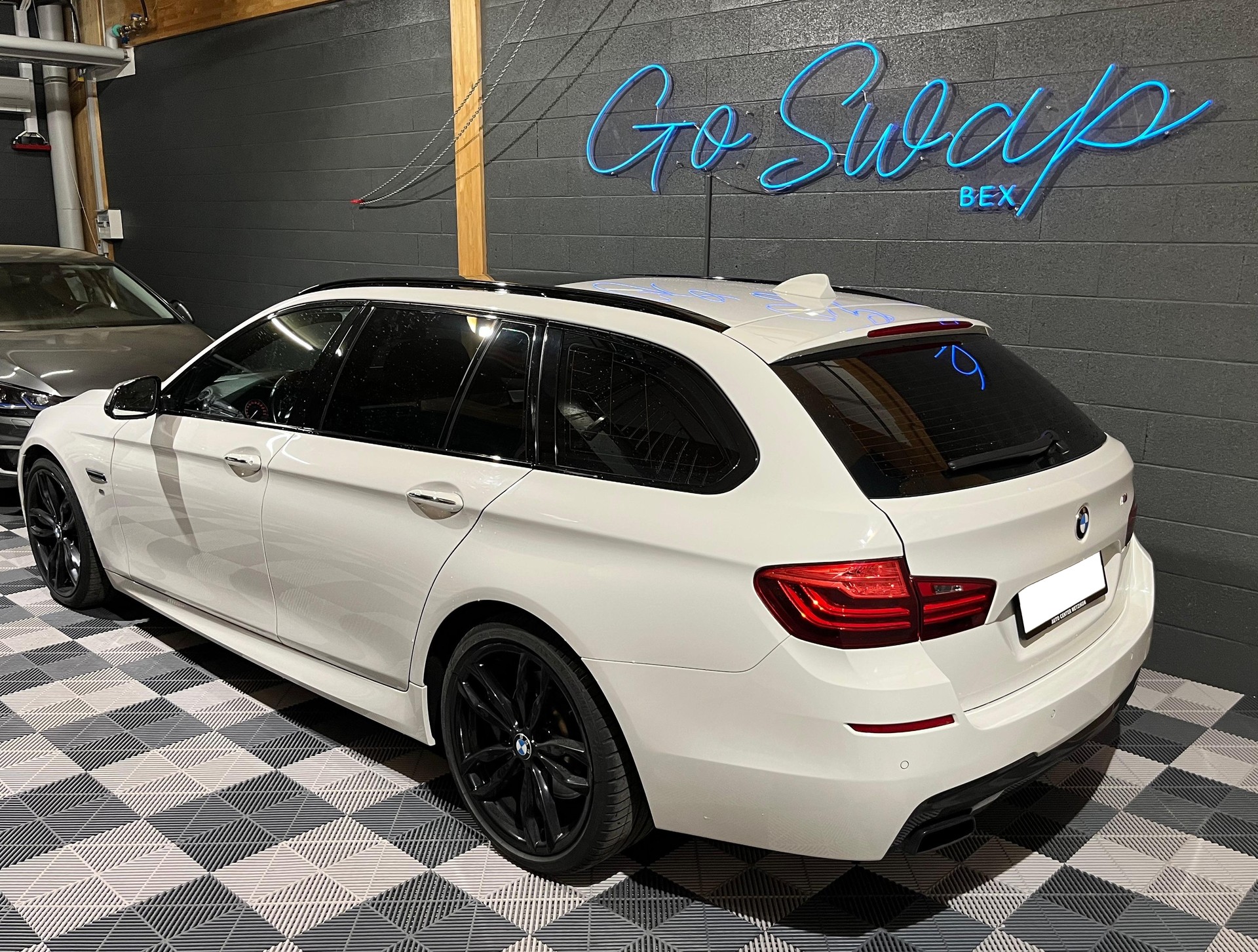 BMW M550d Touring xDrive Steptronic-image-6
