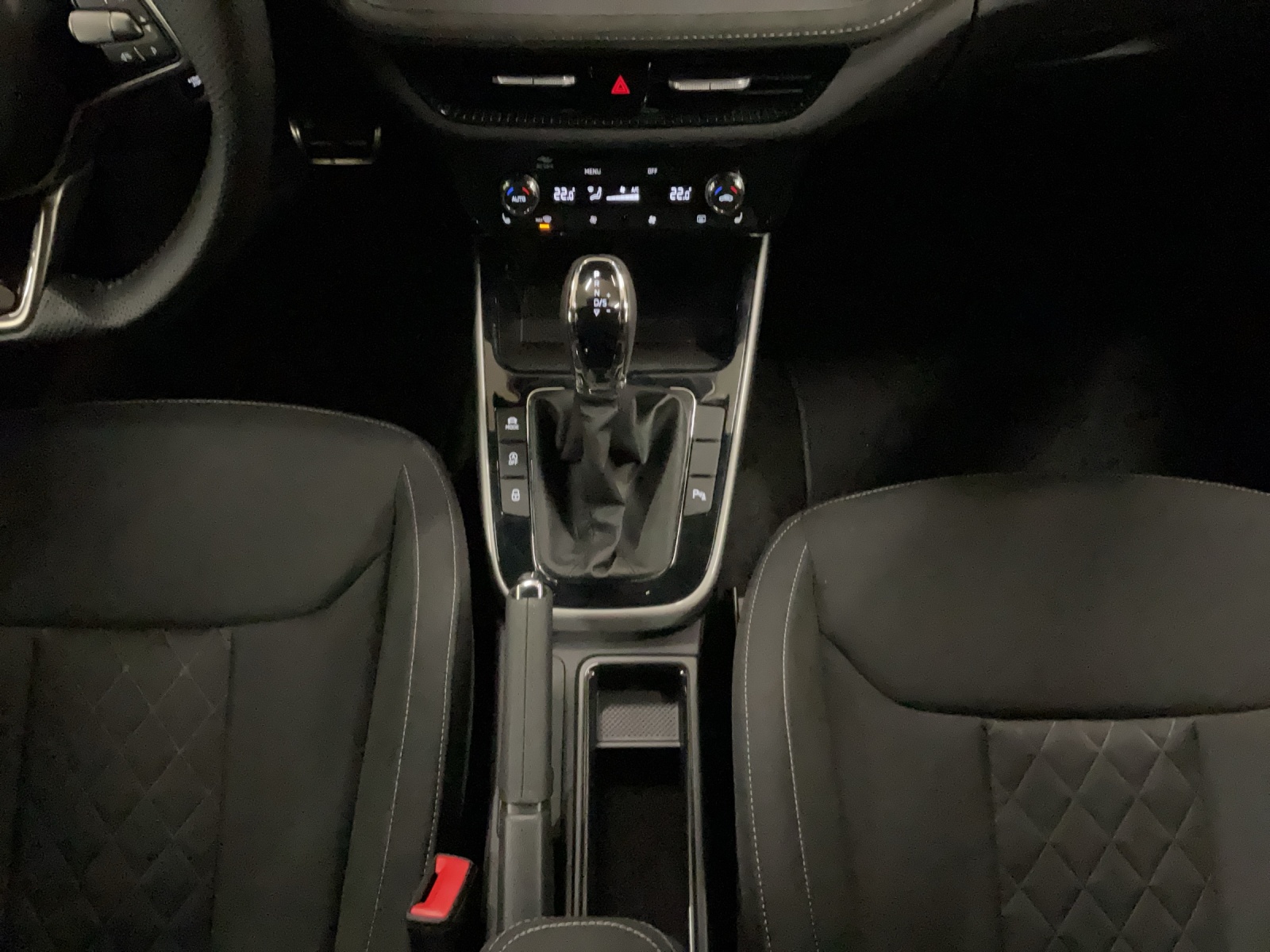 SKODA Fabia 1.0 TSI Dynamic DSG-image-9